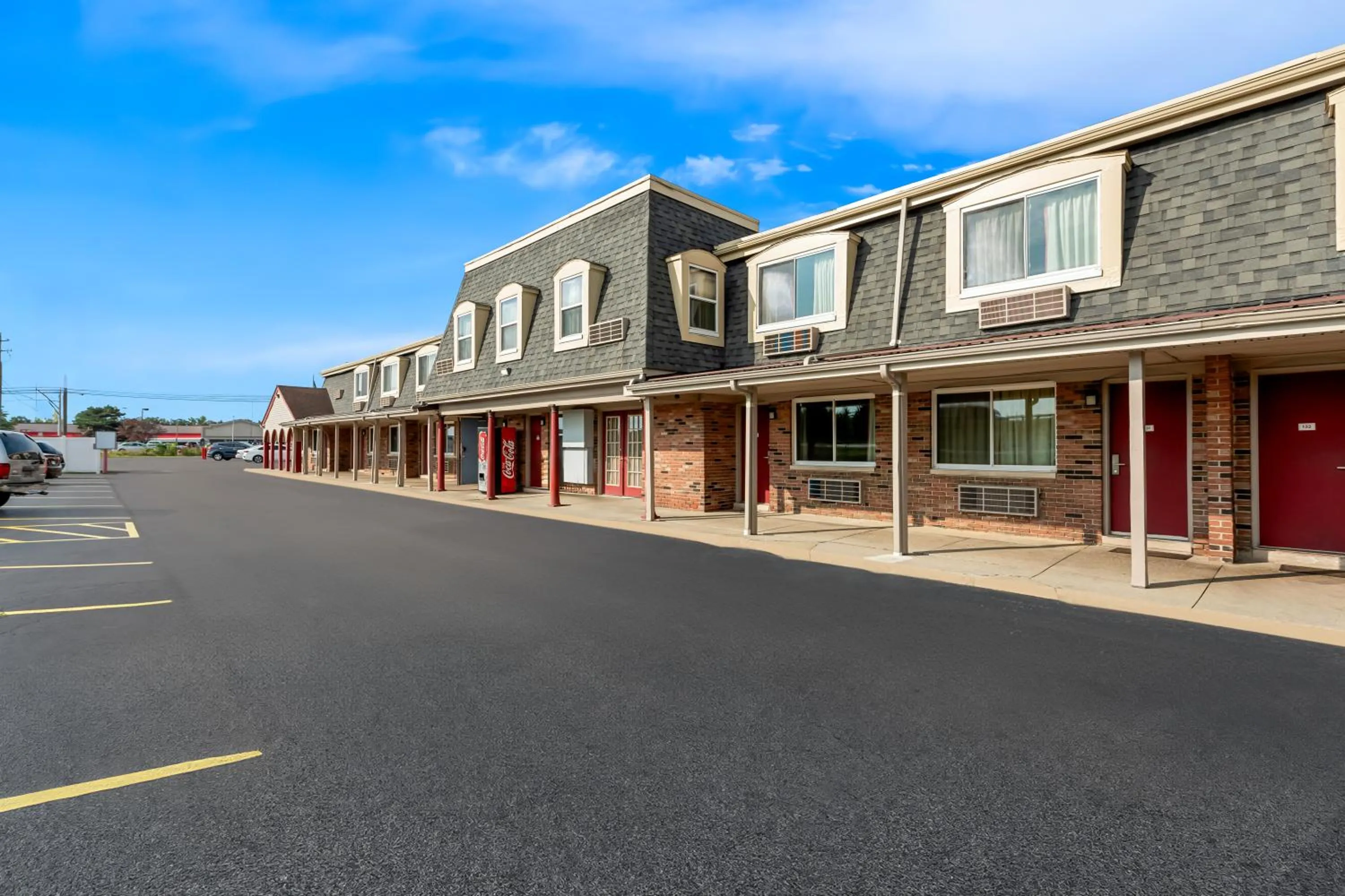 Property building in Americas Best Value Inn Marion