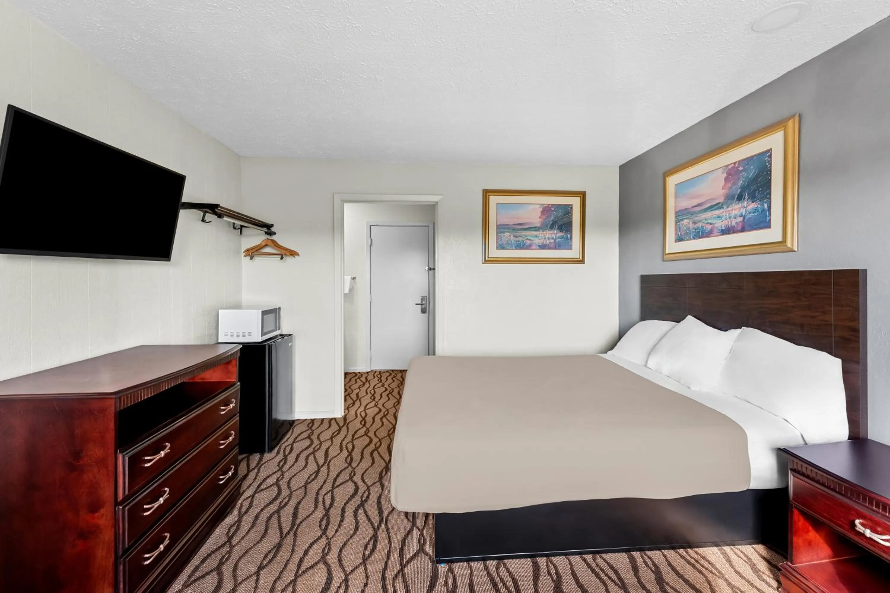 Bedroom in Americas Best Value Inn Marion