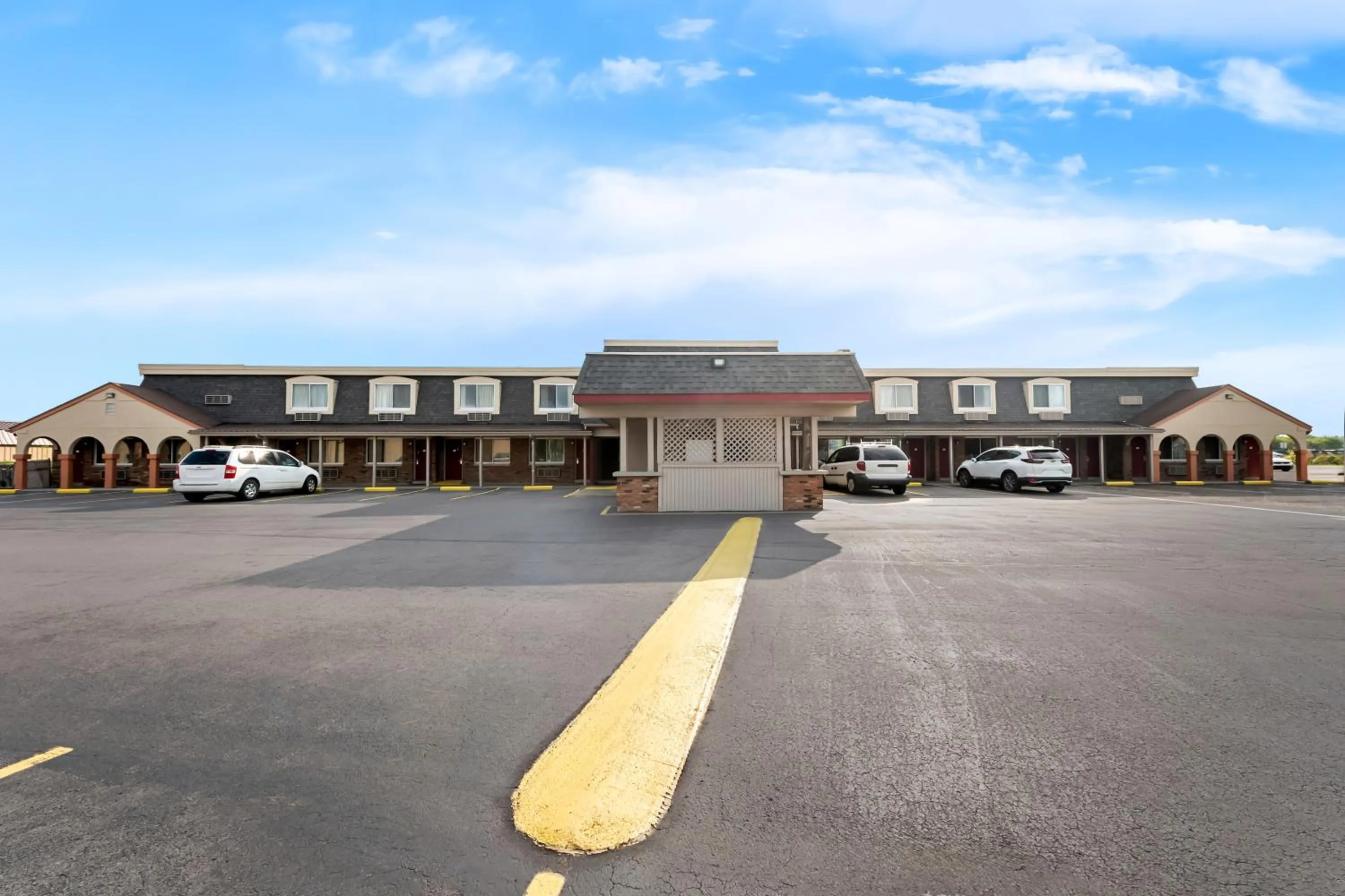 Property building in Americas Best Value Inn Marion