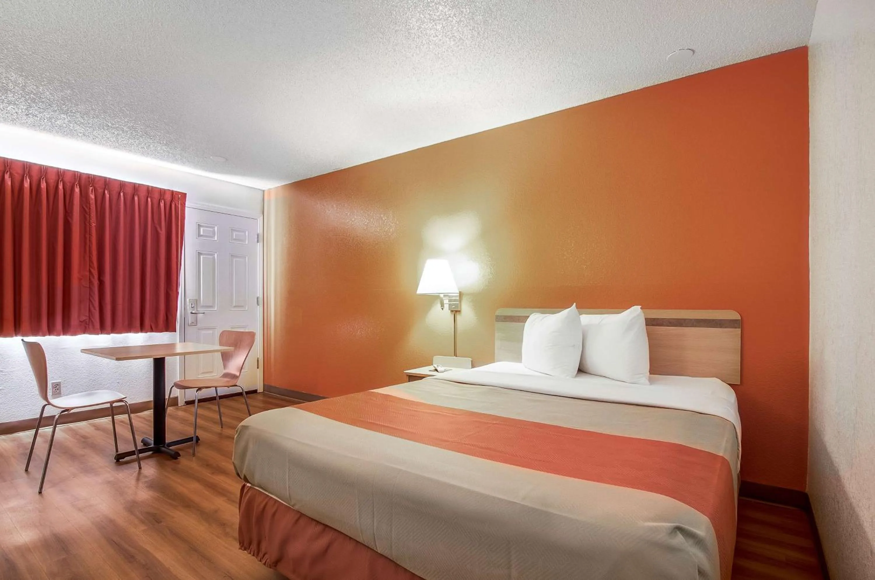 Photo of the whole room, Bed in Motel 6-Colby, KS