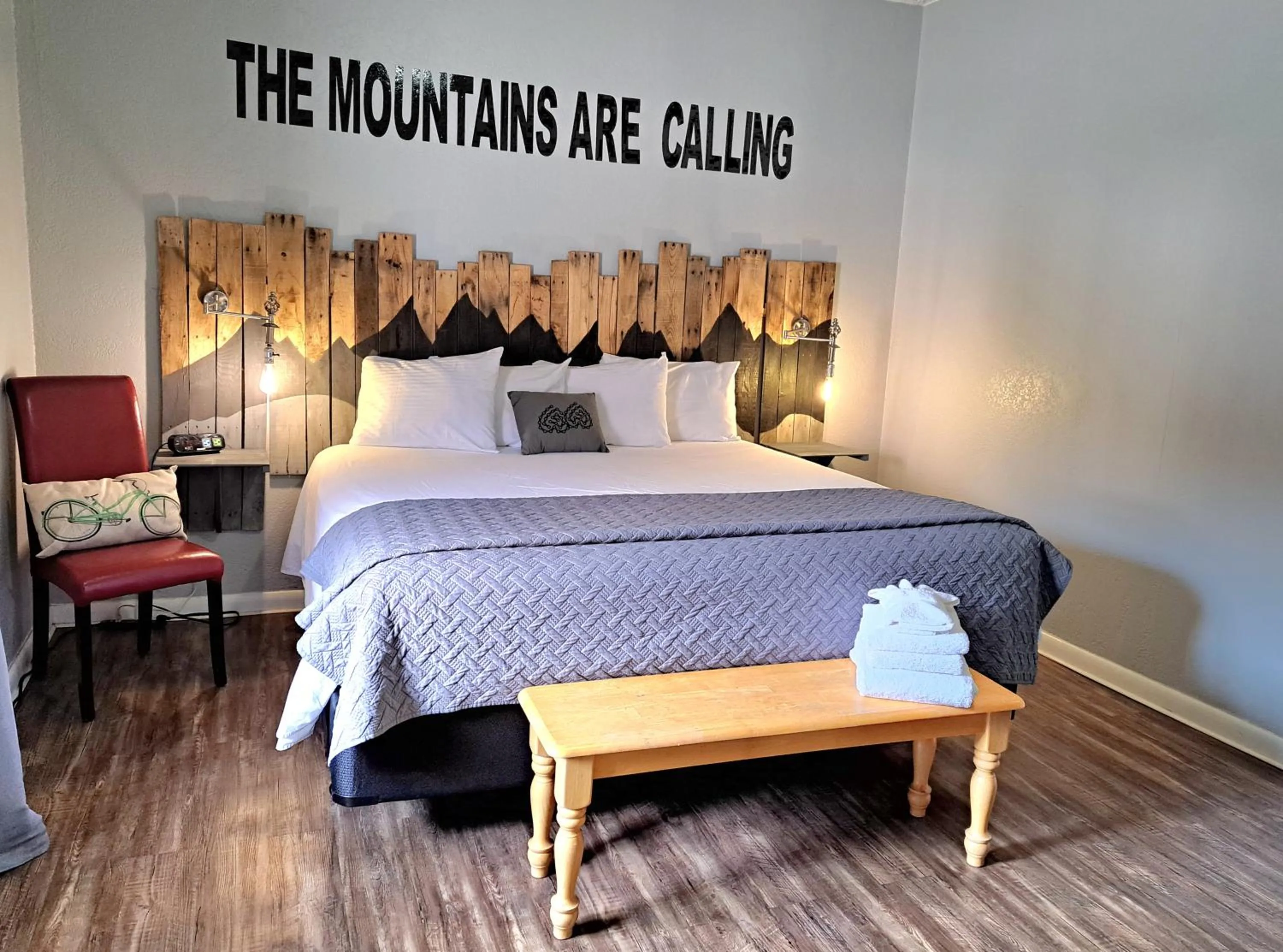 Bedroom, Bed in Buffalo Lodge Bicycle Resort - Amazing access to local trails & the Garden