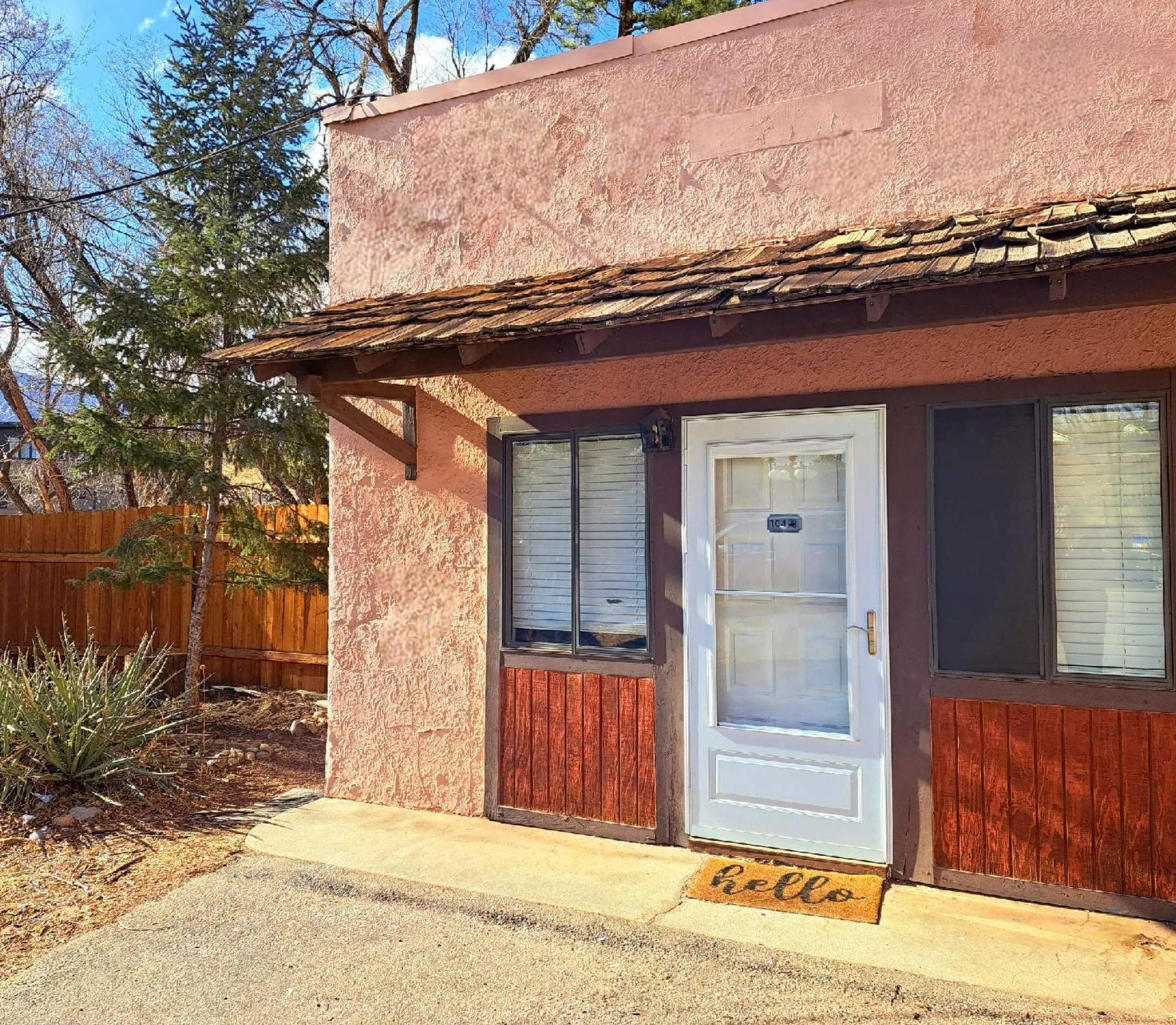 Facade/entrance in Buffalo Lodge Bicycle Resort - Amazing access to local trails & the Garden