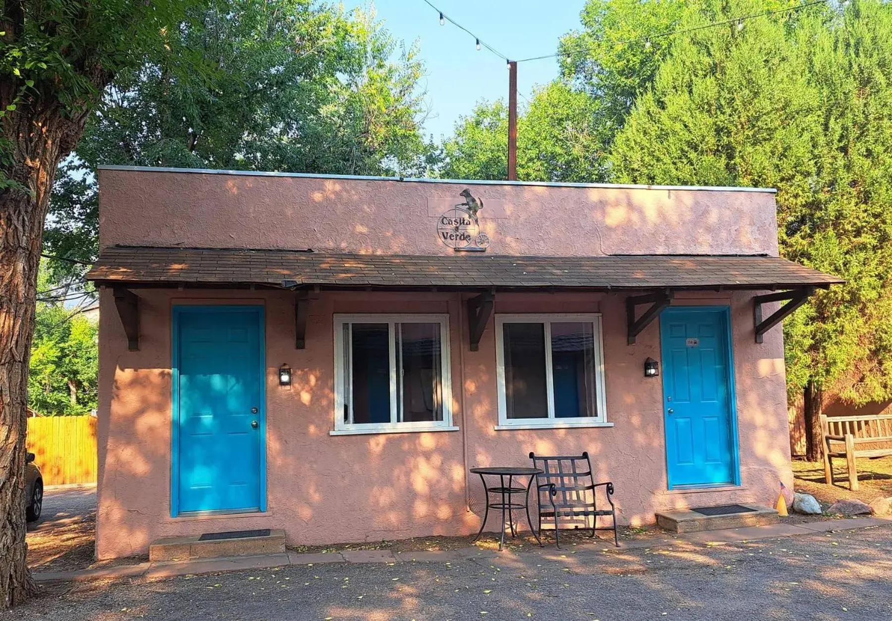 Queen Suite in Buffalo Lodge Bicycle Resort - Amazing access to local trails & the Garden Queen Suite in Buffalo Lodge Bicycle Resort - Amazing access to local trails & the Garden