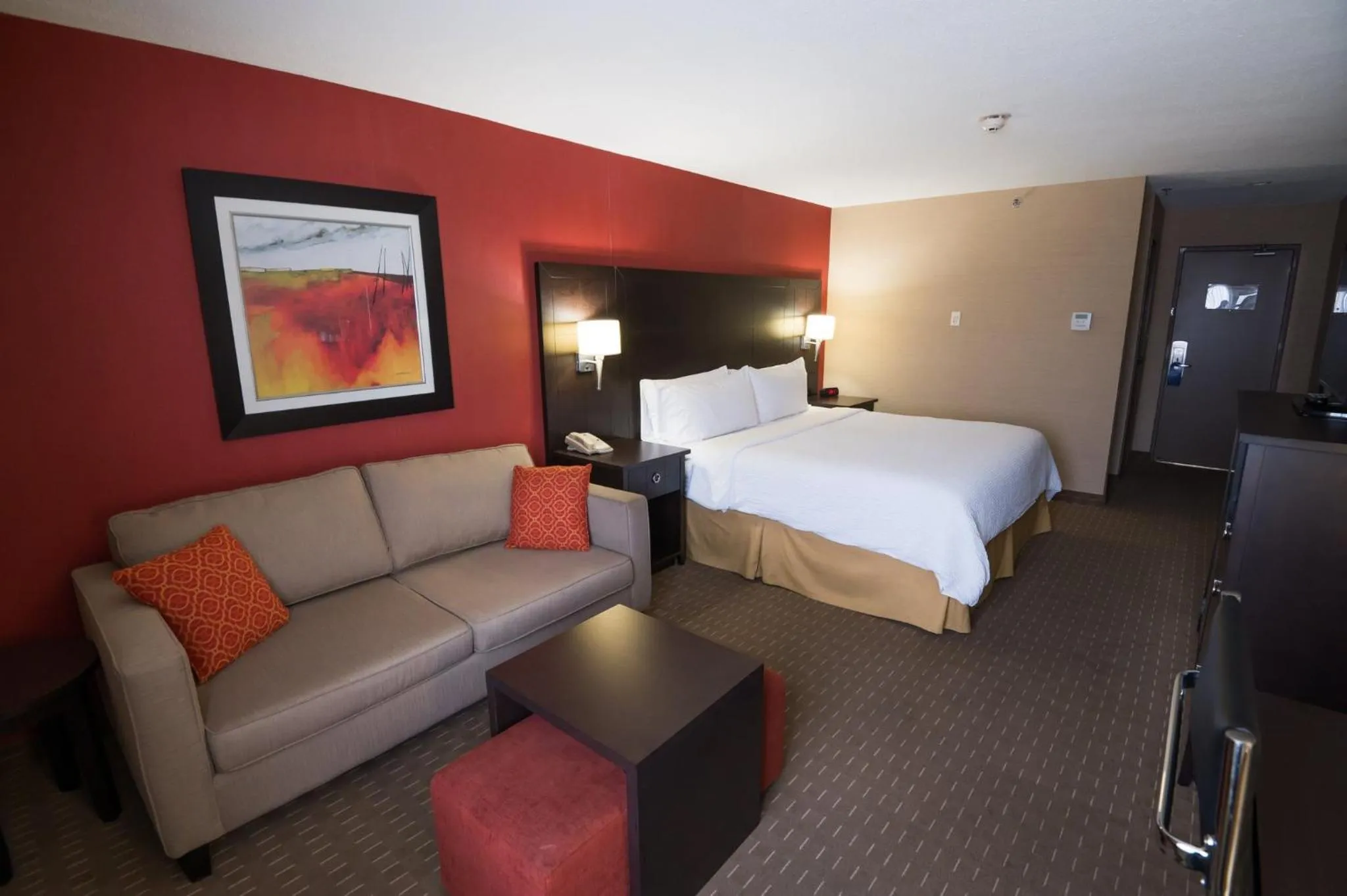 Photo of the whole room, Bed in Holiday Inn Express Hotel & Suites Chatham South by IHG