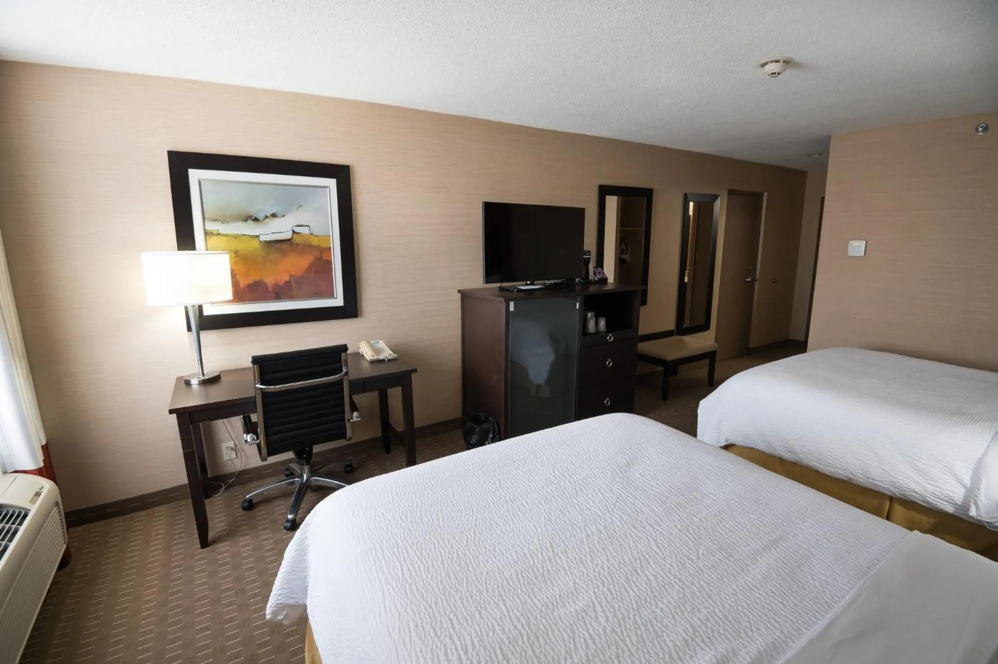 Photo of the whole room, Bed in Holiday Inn Express Hotel & Suites Chatham South by IHG