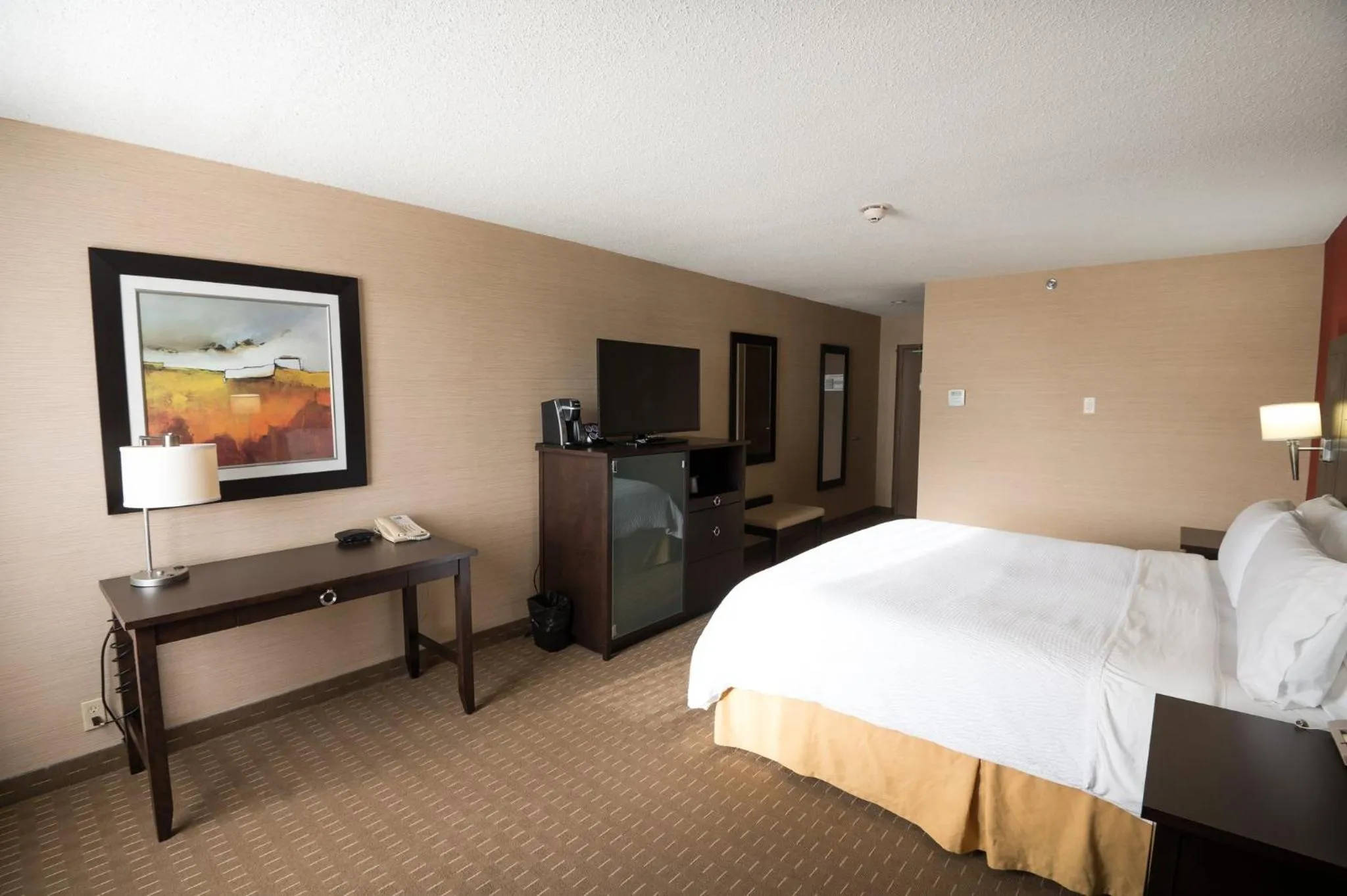 Photo of the whole room, Bed in Holiday Inn Express Hotel & Suites Chatham South by IHG