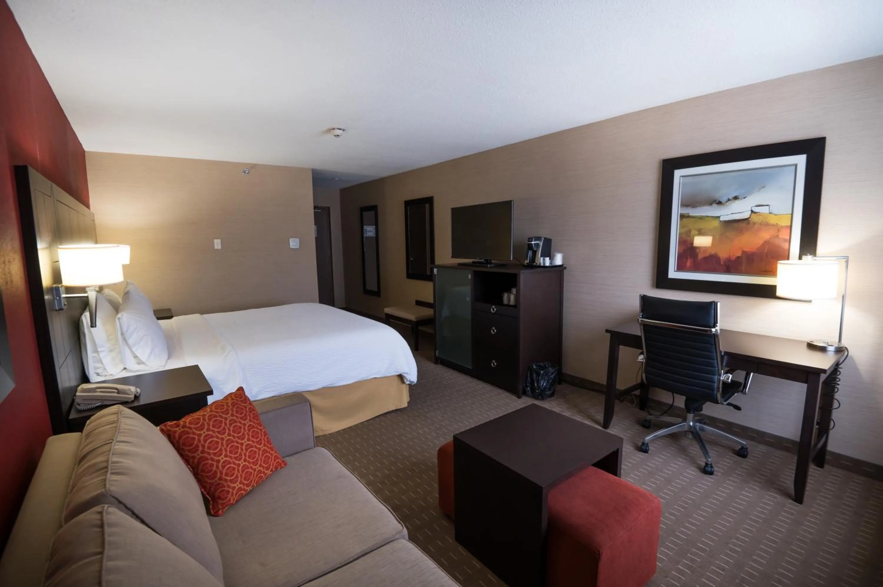Bed in Holiday Inn Express Hotel & Suites Chatham South by IHG