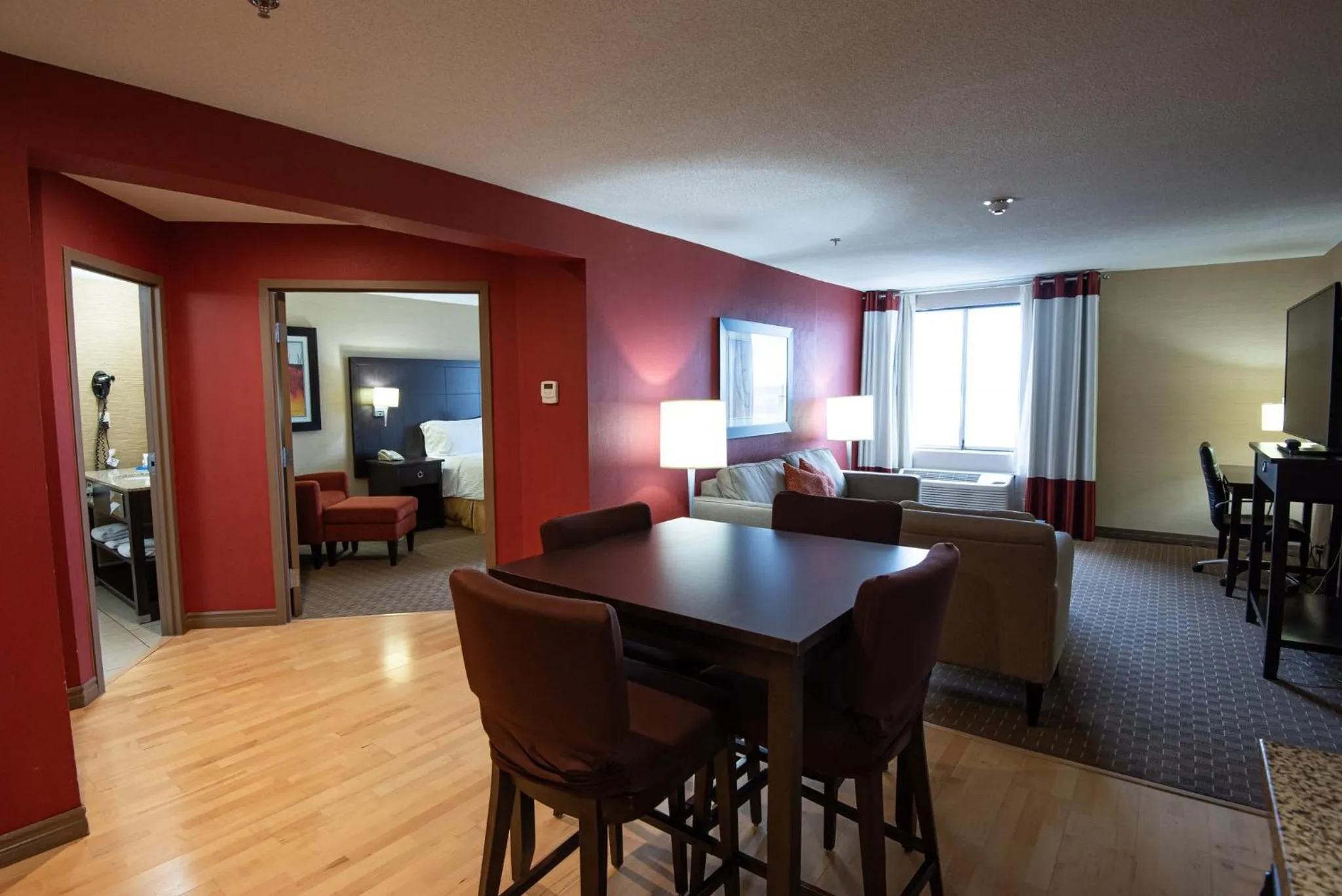 Photo of the whole room in Holiday Inn Express Hotel & Suites Chatham South by IHG