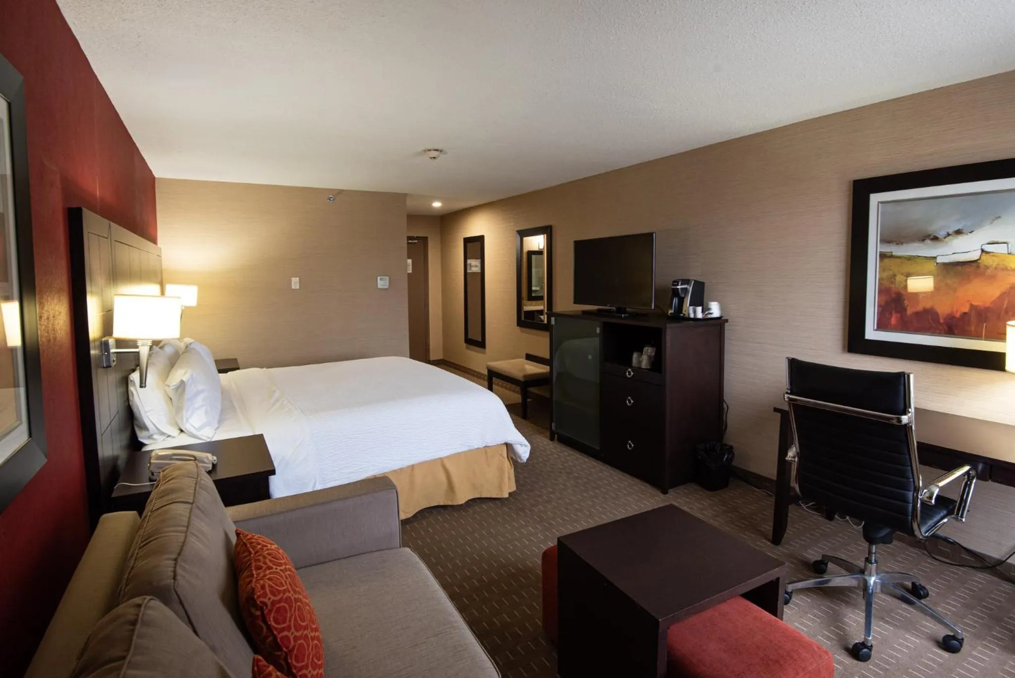 Photo of the whole room, Bed in Holiday Inn Express Hotel & Suites Chatham South by IHG