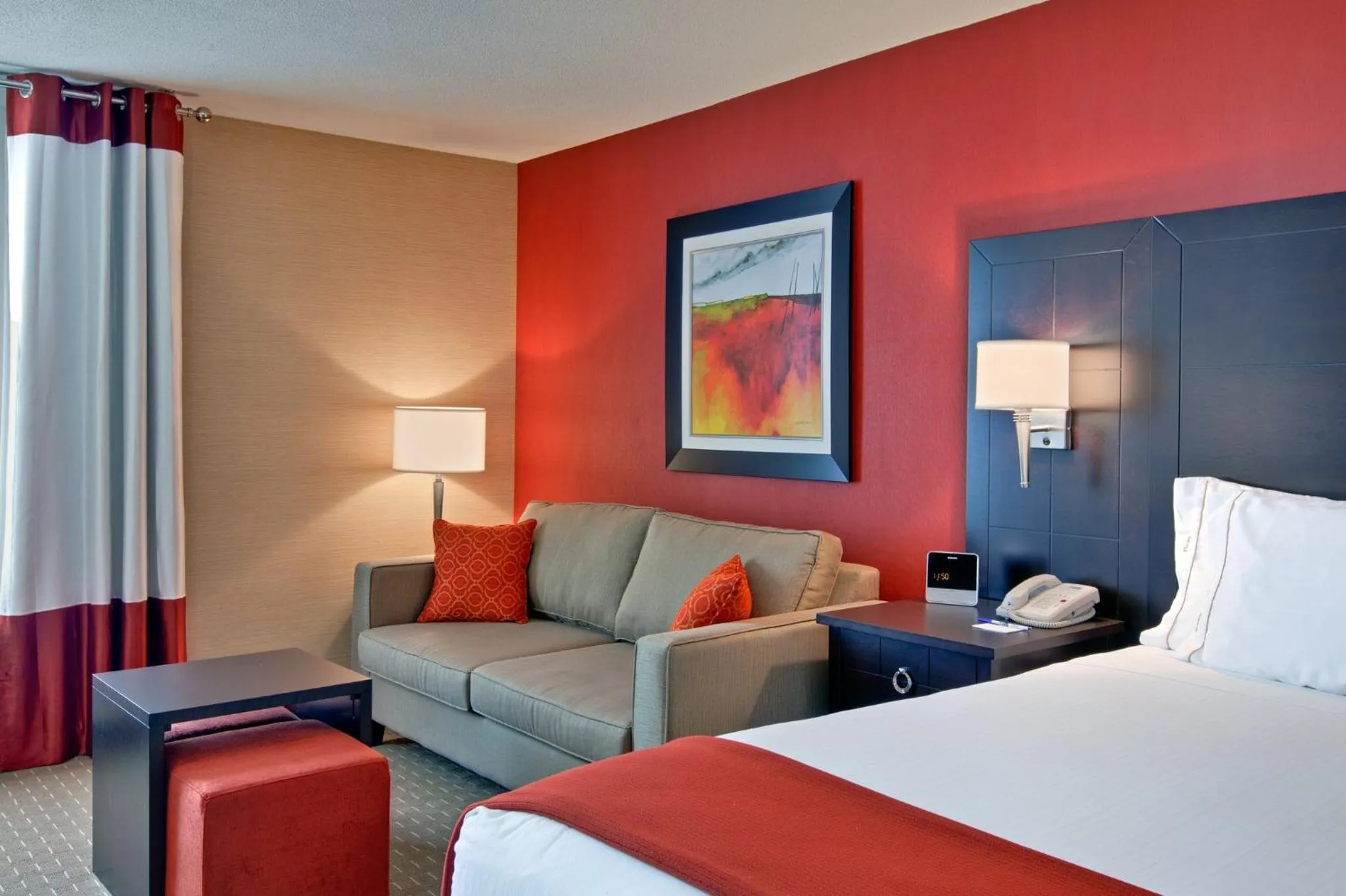 Photo of the whole room, Bed in Holiday Inn Express Hotel & Suites Chatham South by IHG
