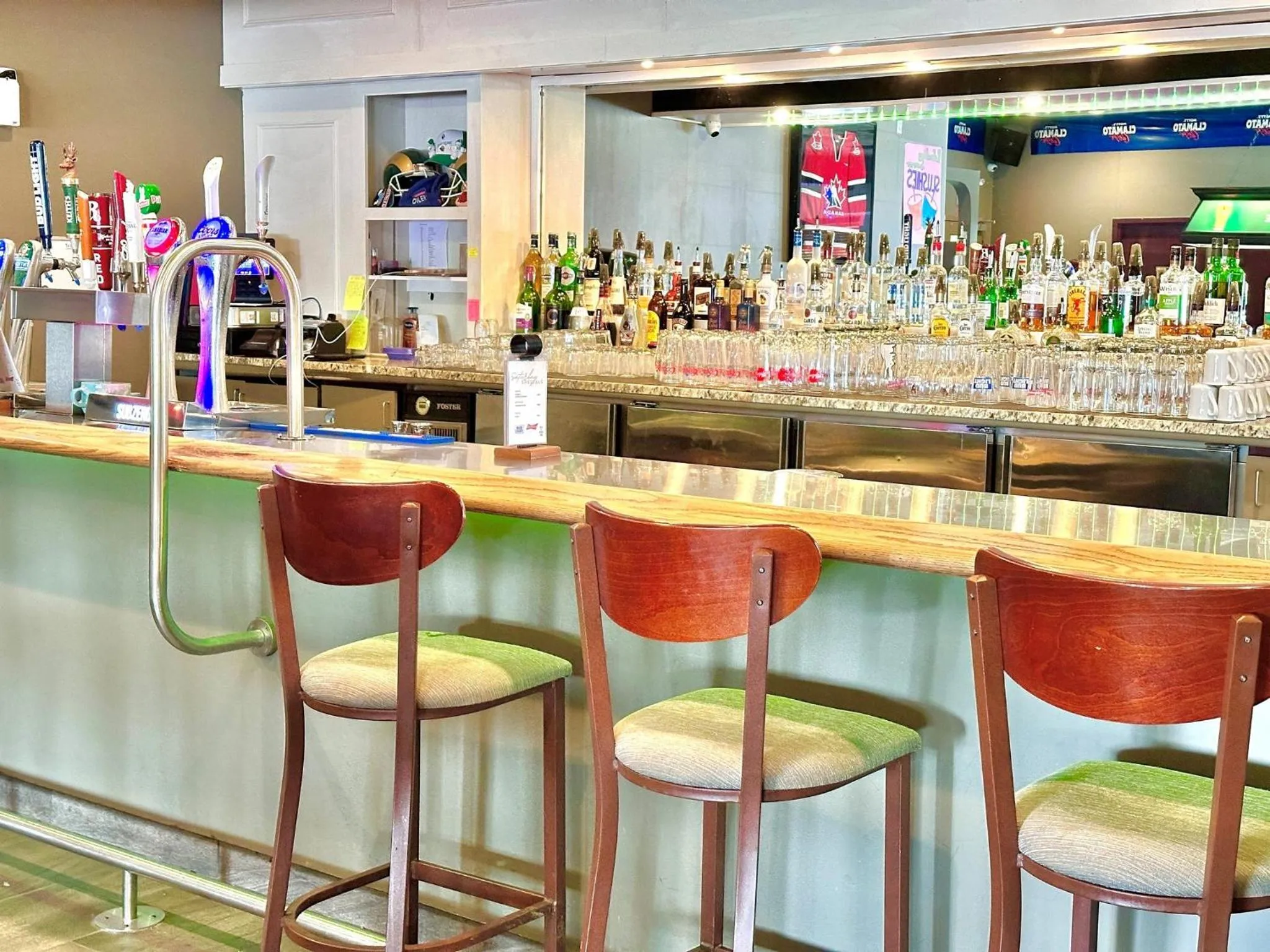 Lounge or bar in Holiday Inn Hotel & Suites Regina by IHG
