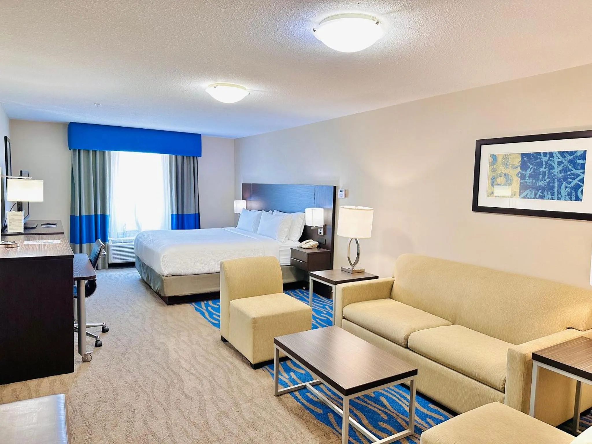 Photo of the whole room, Bed in Holiday Inn Hotel & Suites Regina by IHG