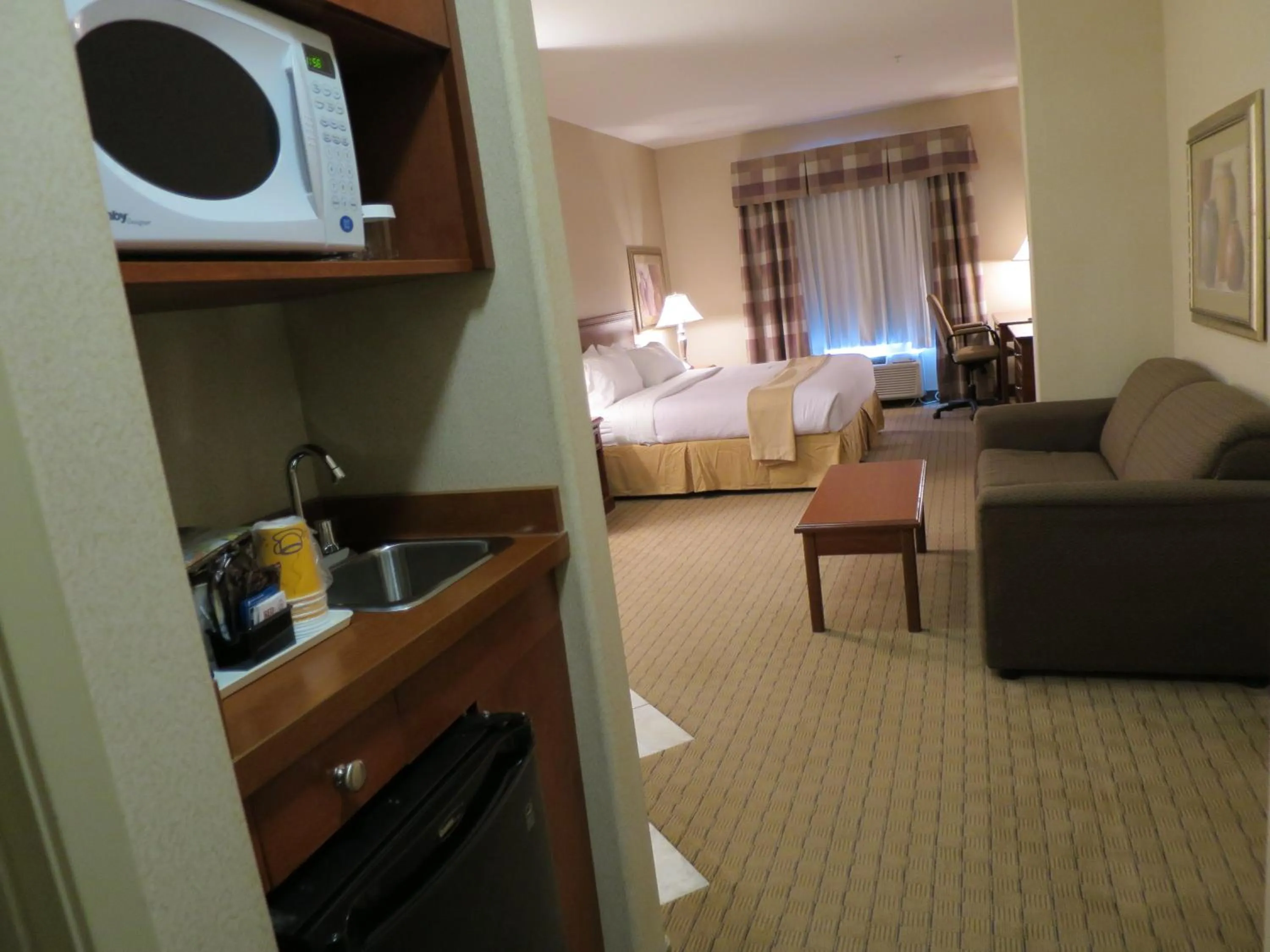 Photo of the whole room, Bed in Holiday Inn Hotel & Suites Regina by IHG