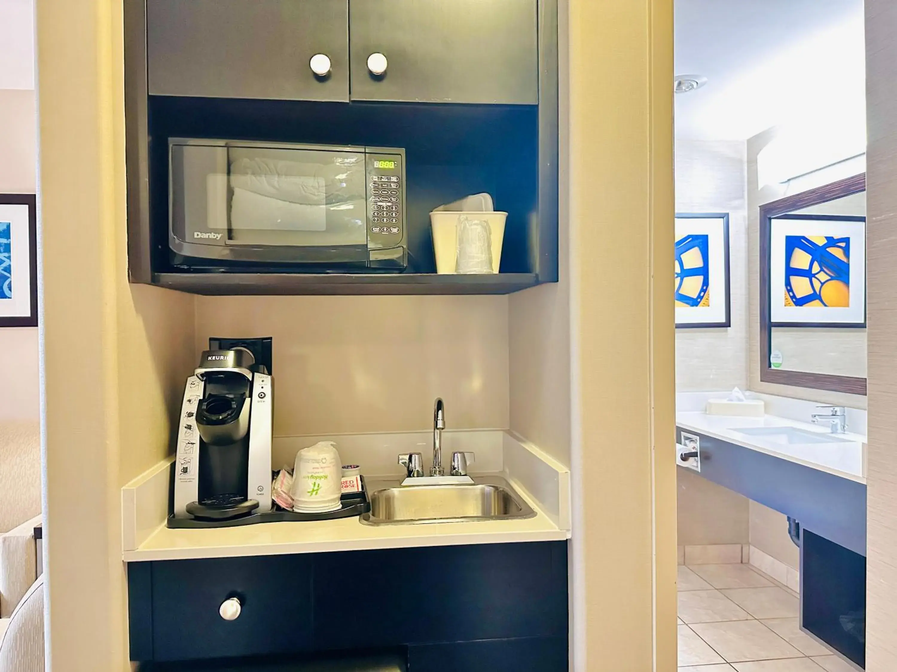 Double Room - Mobility Accessible Tub - Non-Smoking in Holiday Inn Hotel & Suites Regina by IHG Double Room - Mobility Accessible Tub - Non-Smoking in Holiday Inn Hotel & Suites Regina by IHG