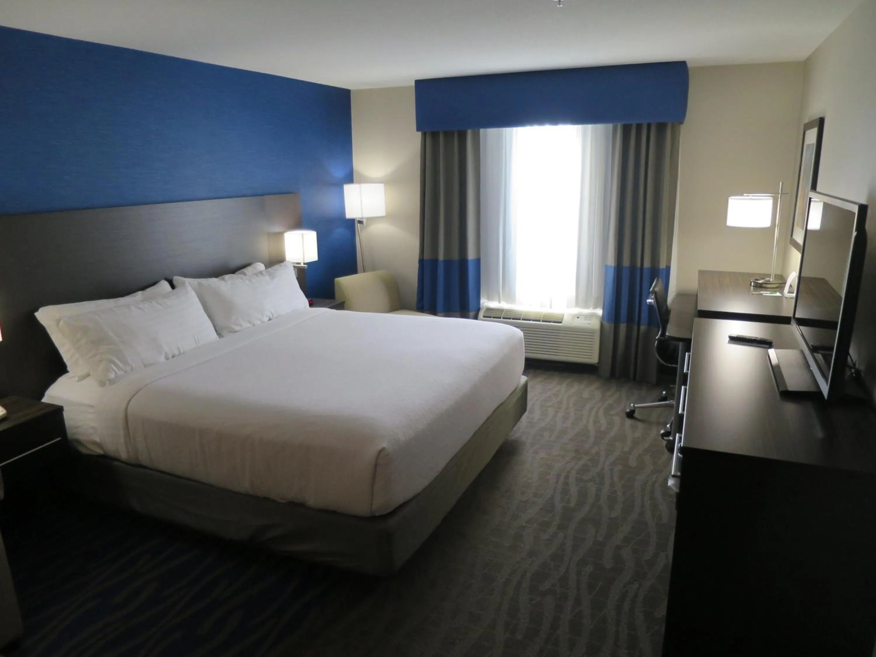Photo of the whole room, Bed in Holiday Inn Hotel & Suites Regina by IHG