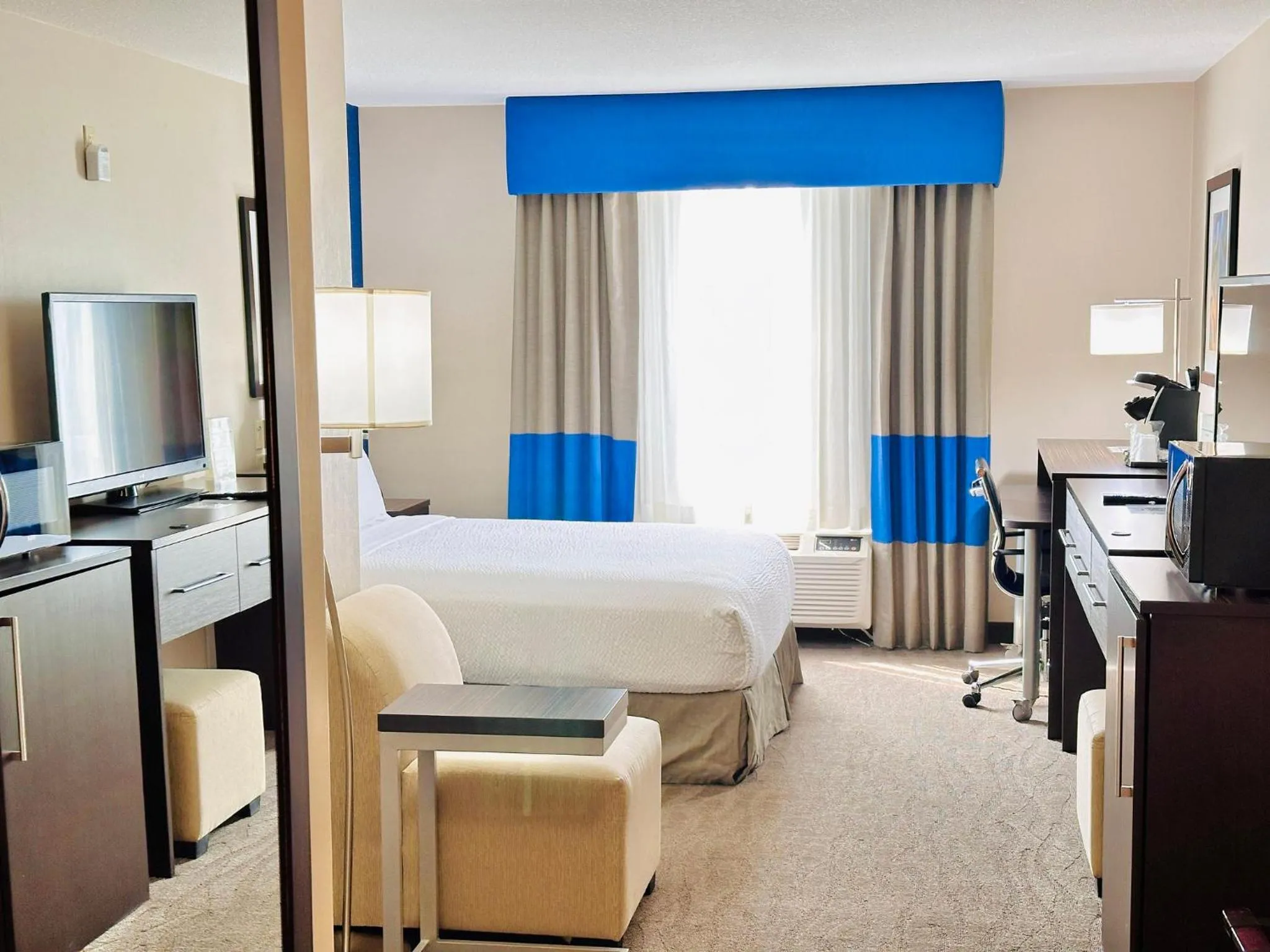 Photo of the whole room, Bed in Holiday Inn Hotel & Suites Regina by IHG