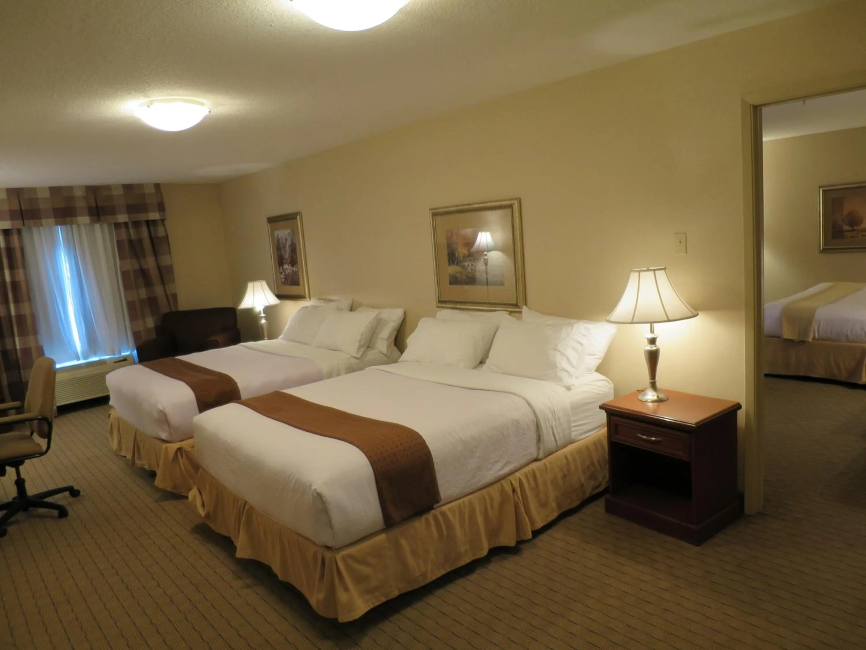 Photo of the whole room, Bed in Holiday Inn Hotel & Suites Regina by IHG