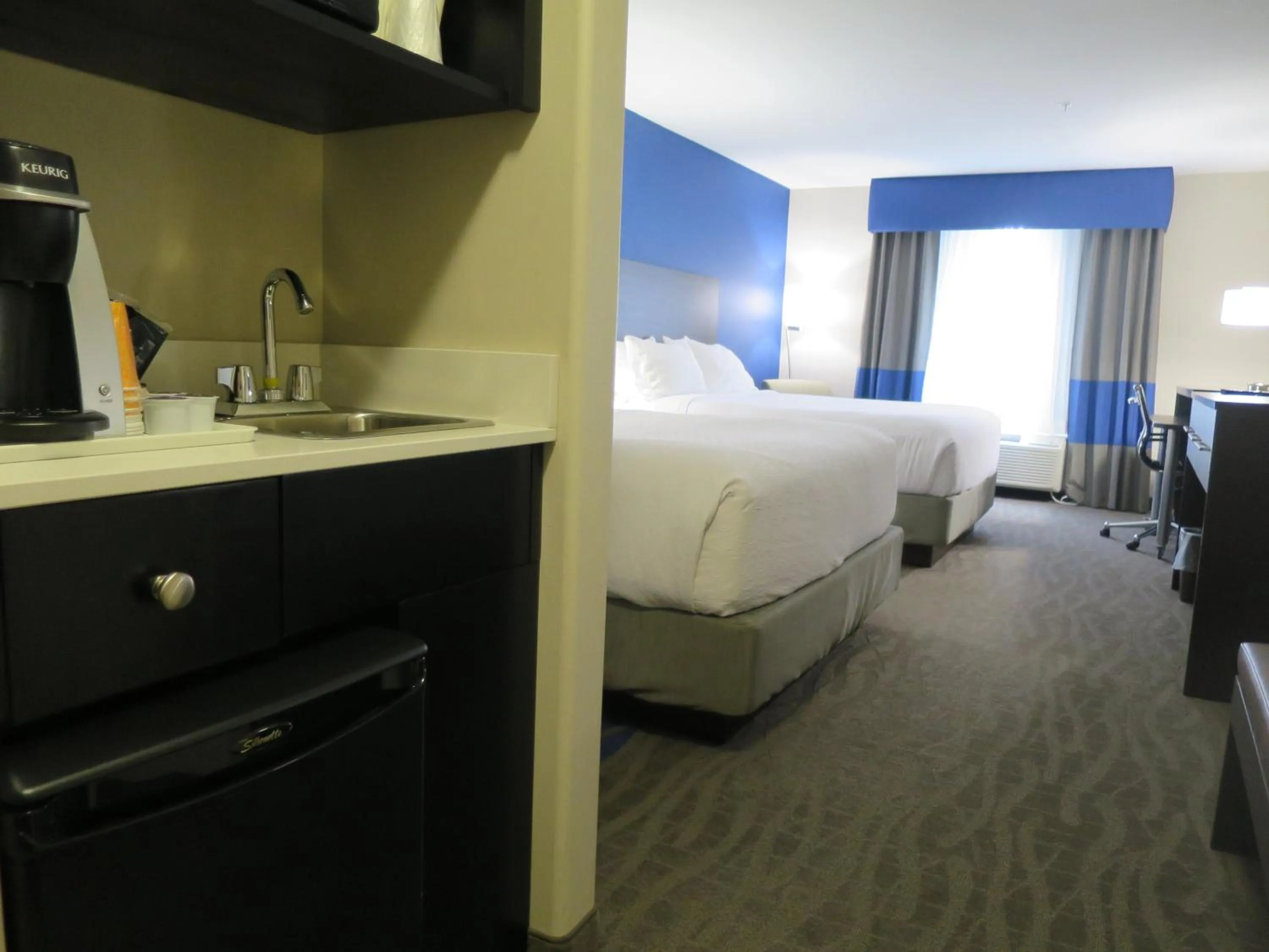 Photo of the whole room, Bed in Holiday Inn Hotel & Suites Regina by IHG