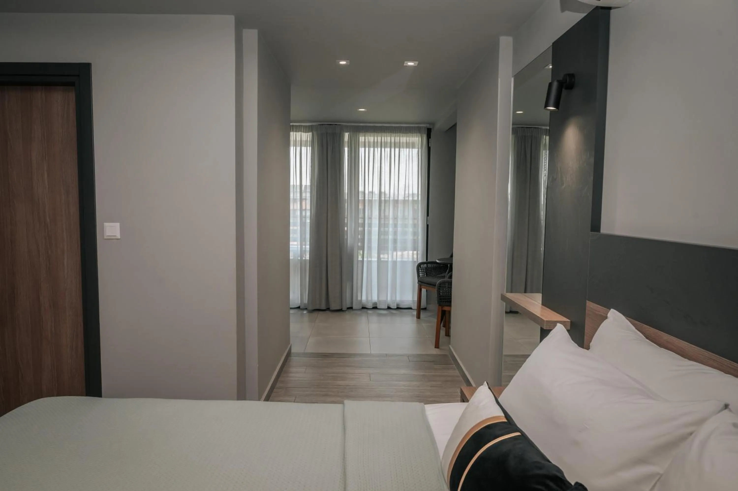 Photo of the whole room, Bed in Elizabeth Queen Luxury Rooms