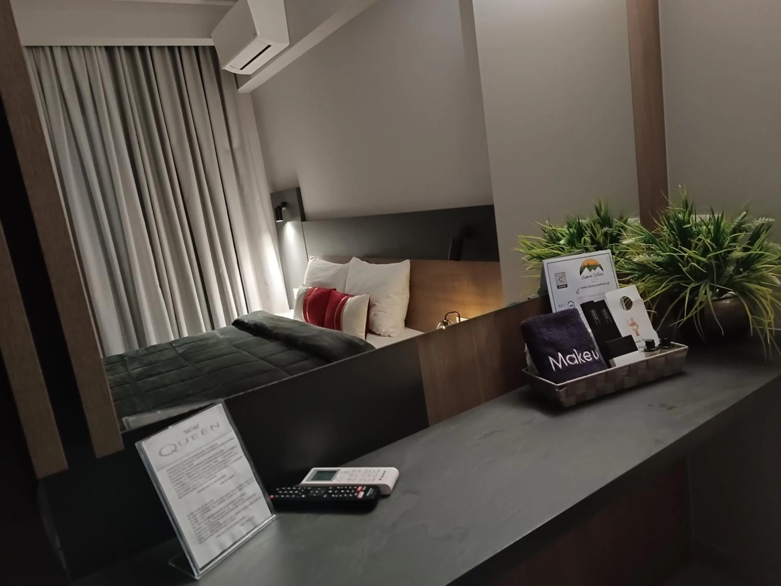 Bed in Elizabeth Queen Luxury Rooms