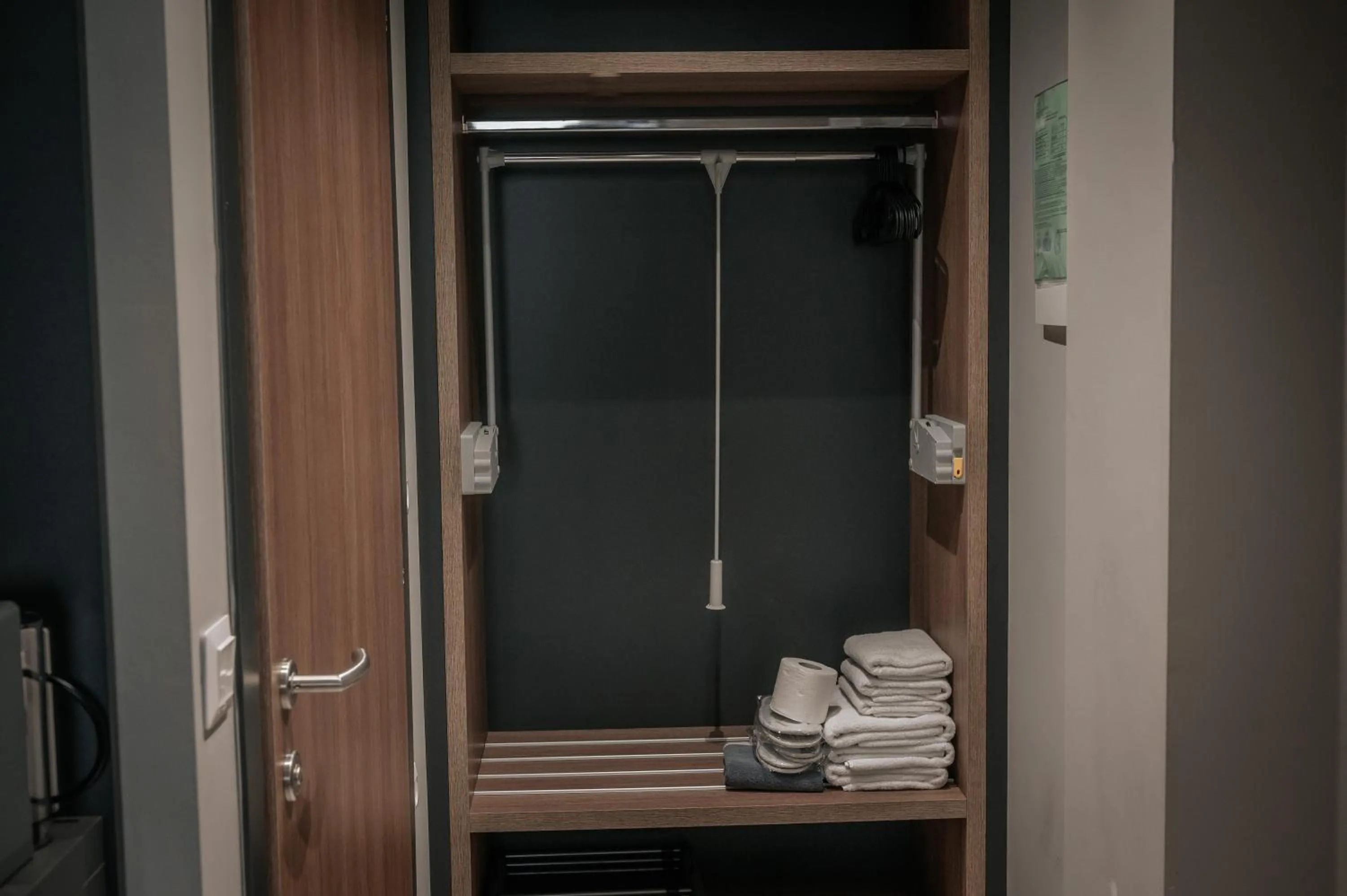 wardrobe in Elizabeth Queen Luxury Rooms