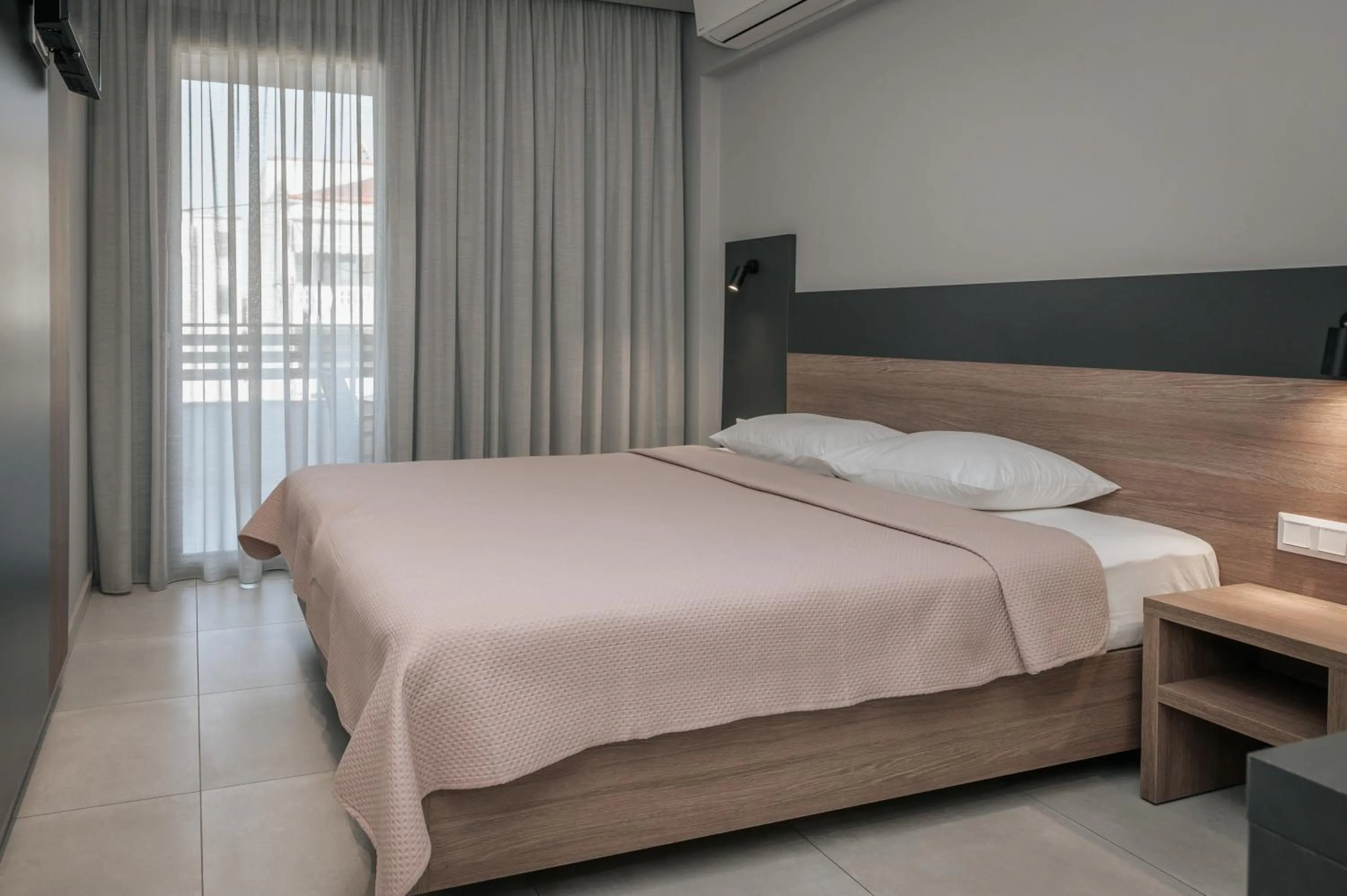 Bed in Elizabeth Queen Luxury Rooms