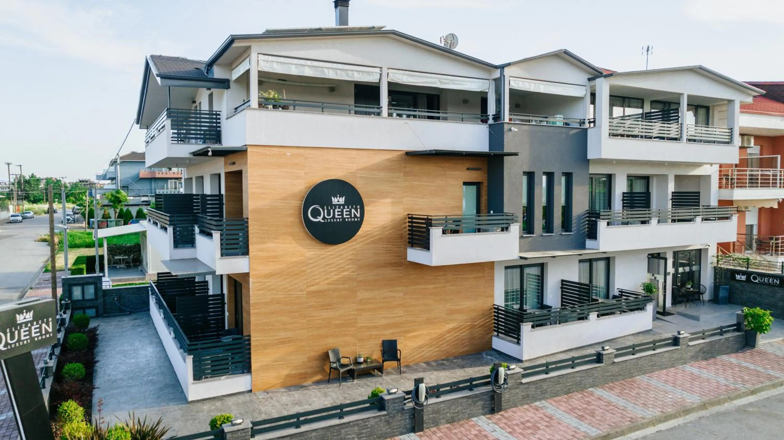 Property building in Elizabeth Queen Luxury Rooms