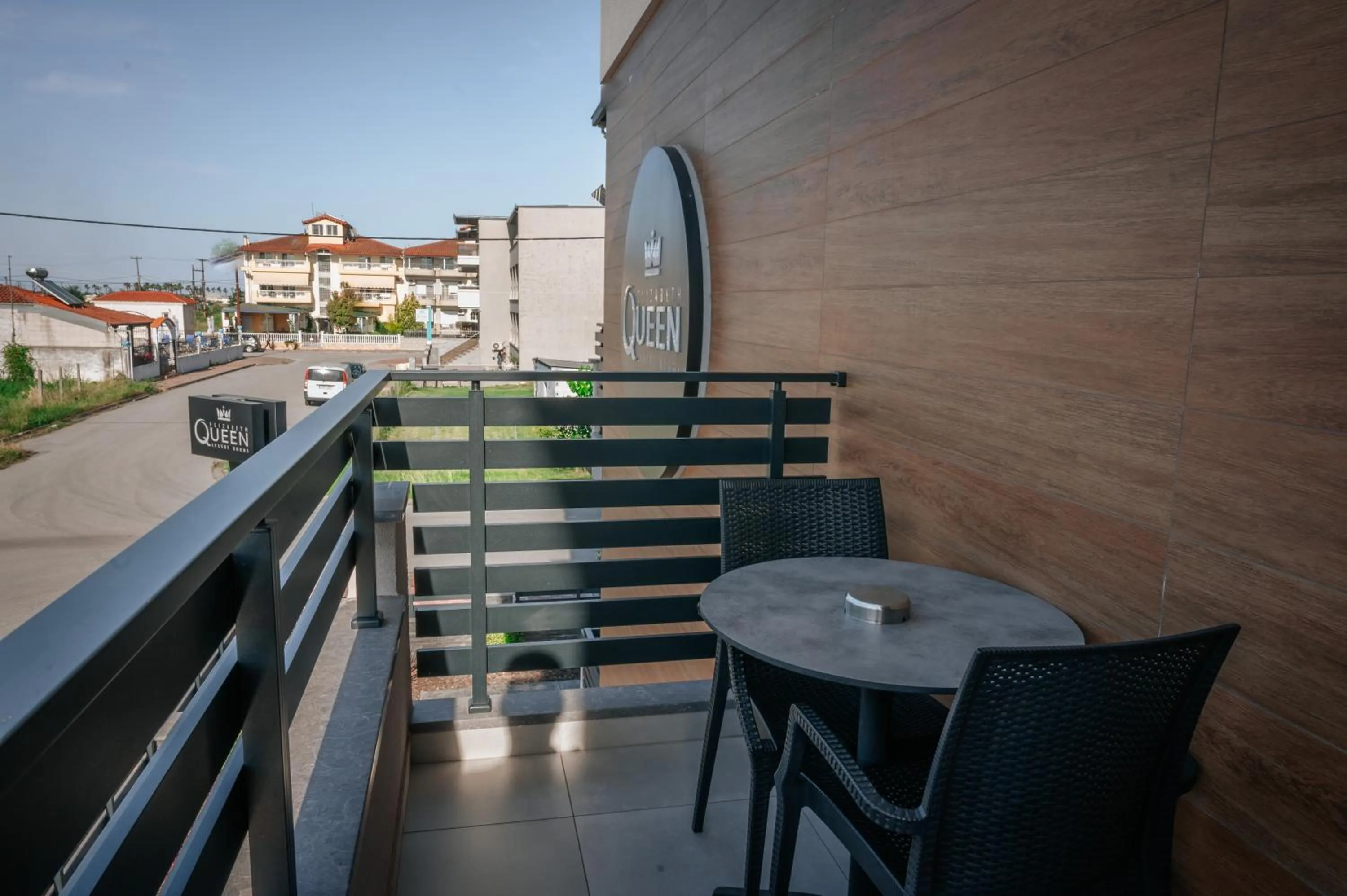 Patio in Elizabeth Queen Luxury Rooms