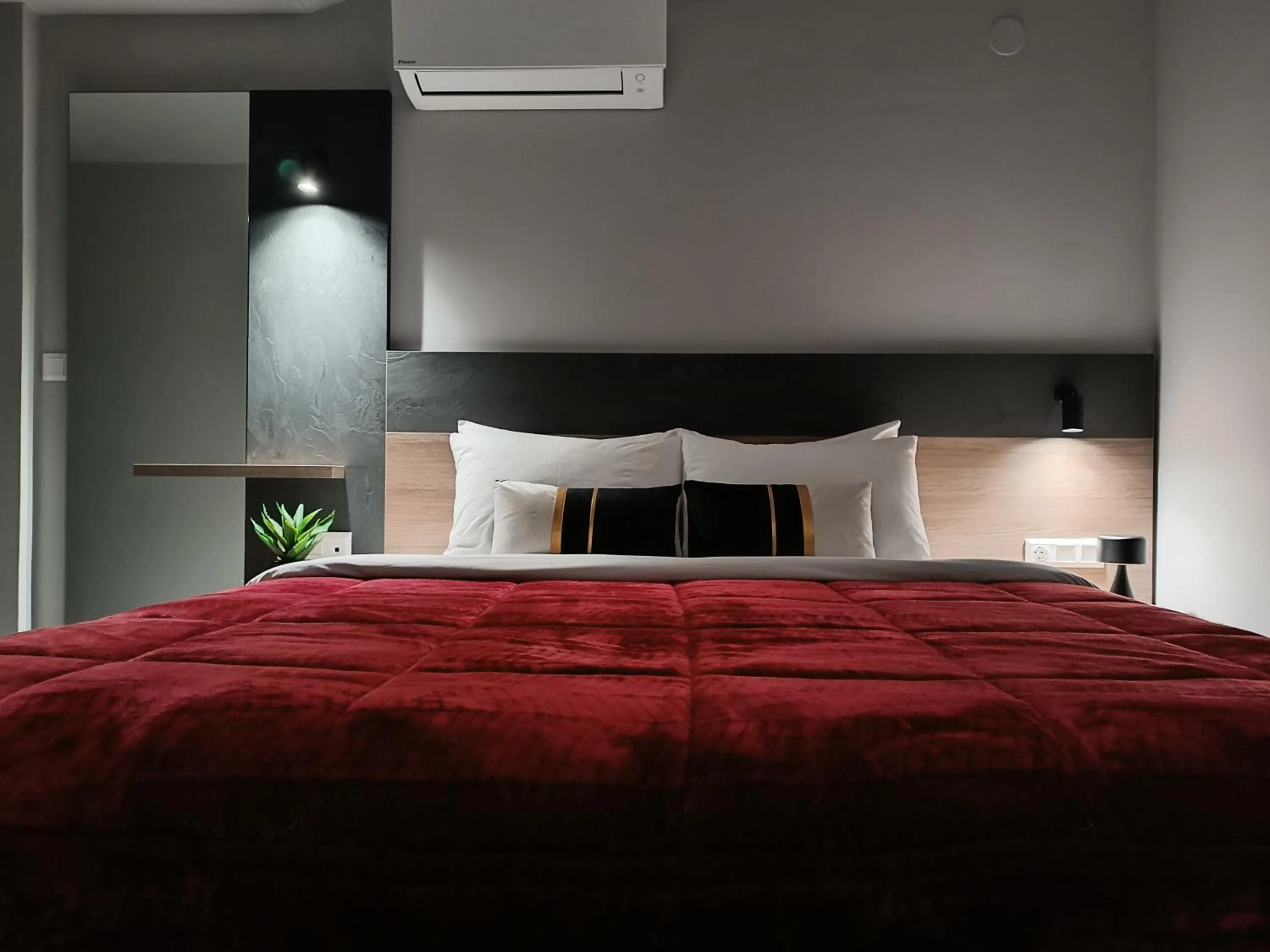 Bed in Elizabeth Queen Luxury Rooms