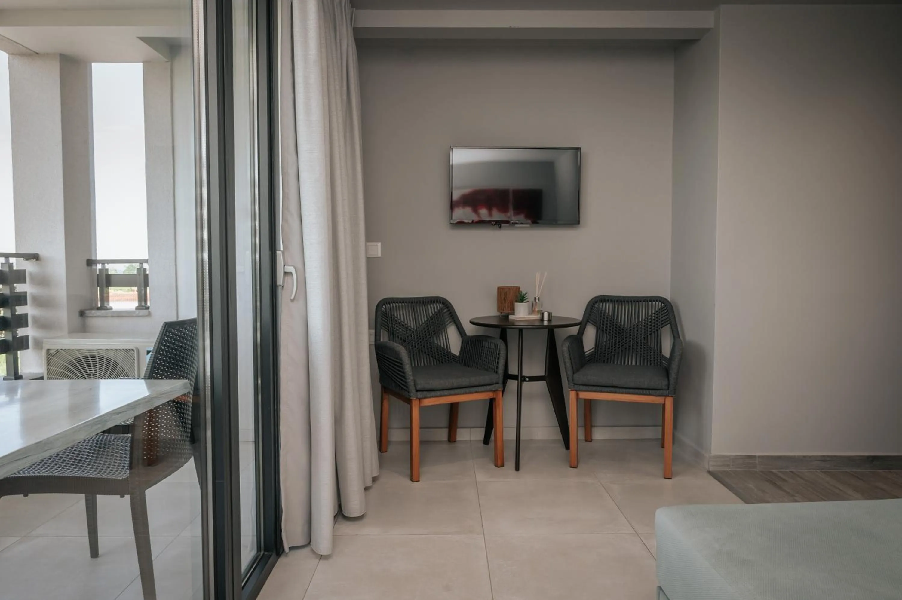 TV and multimedia in Elizabeth Queen Luxury Rooms