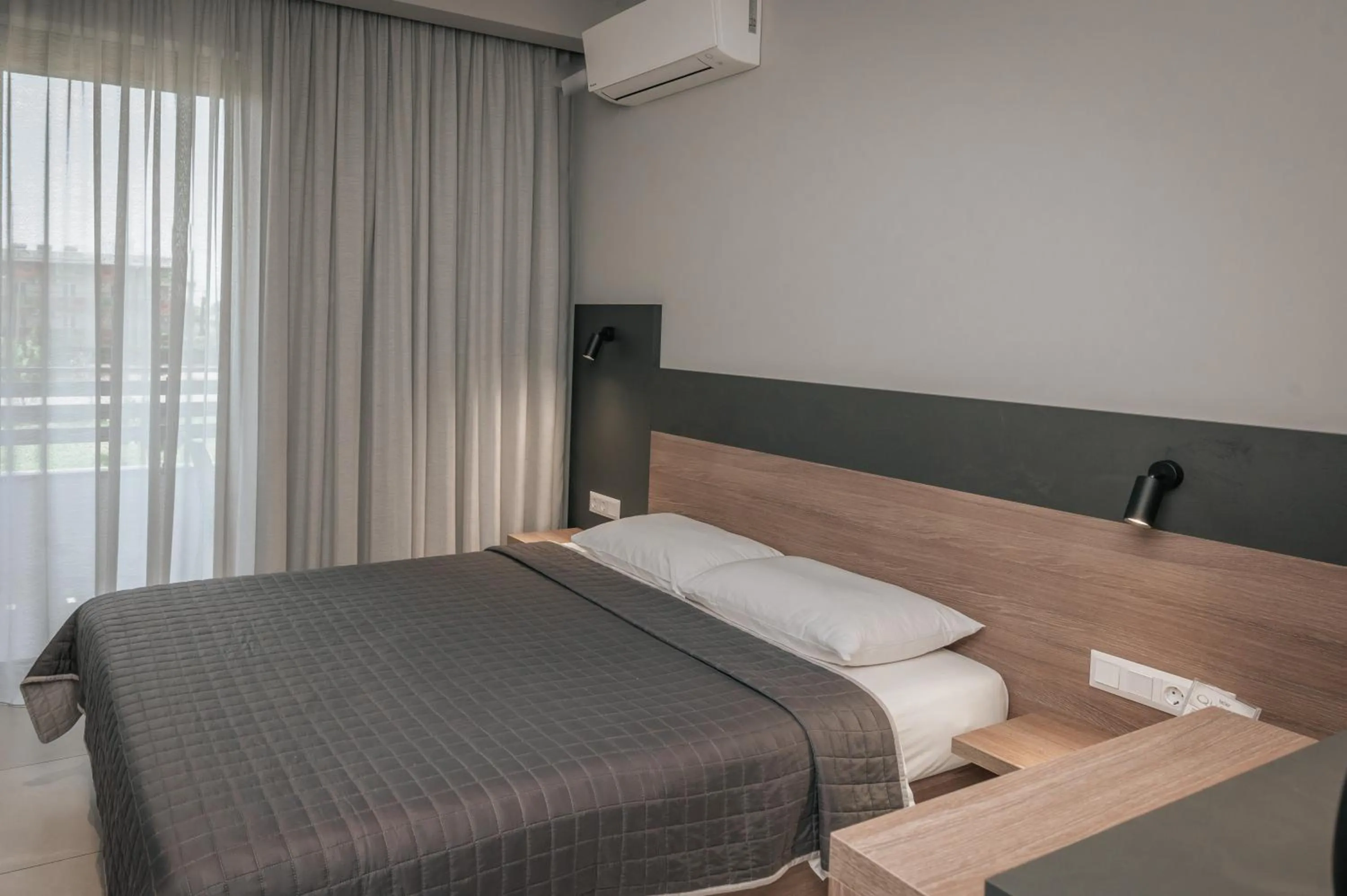 Bed in Elizabeth Queen Luxury Rooms