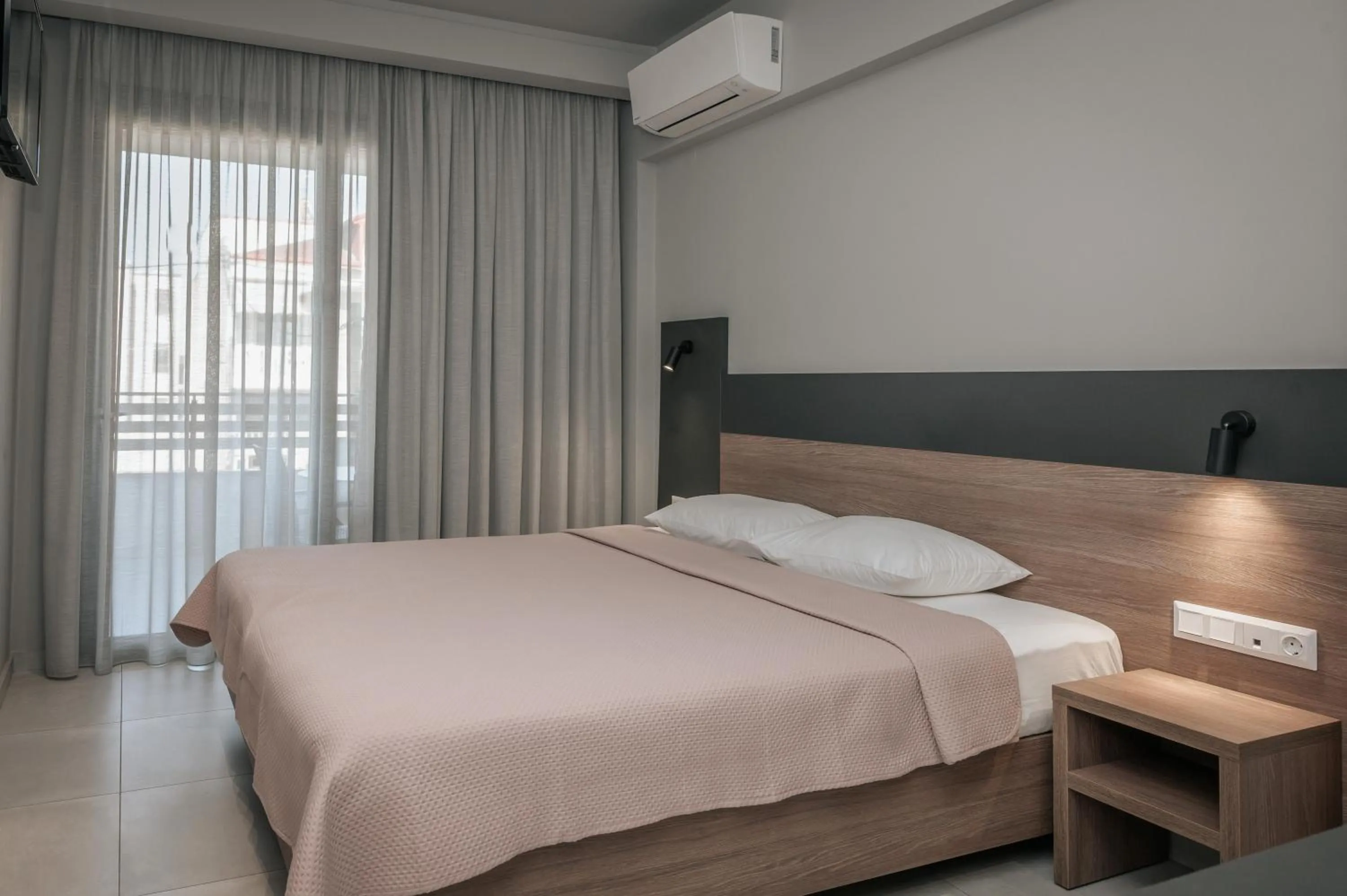 Bed in Elizabeth Queen Luxury Rooms