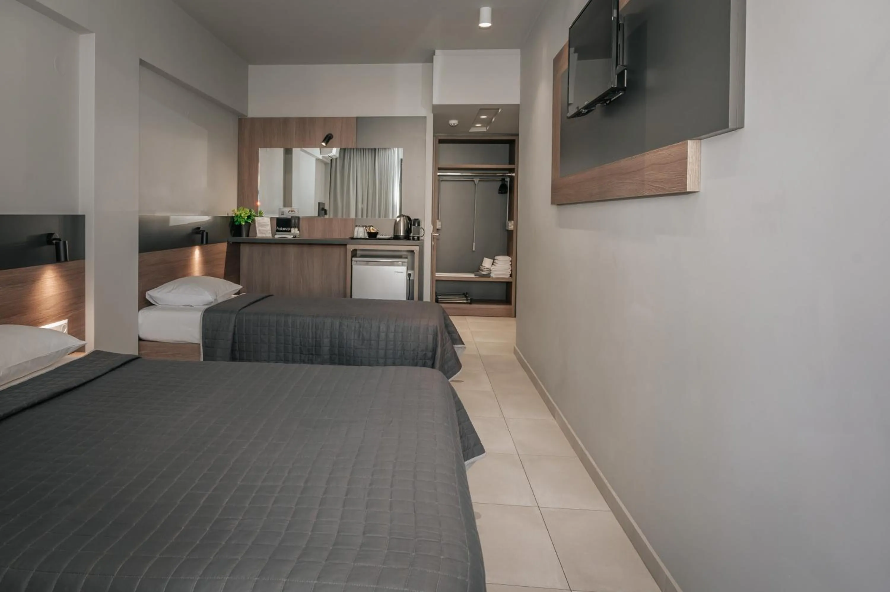 TV and multimedia, Bed in Elizabeth Queen Luxury Rooms