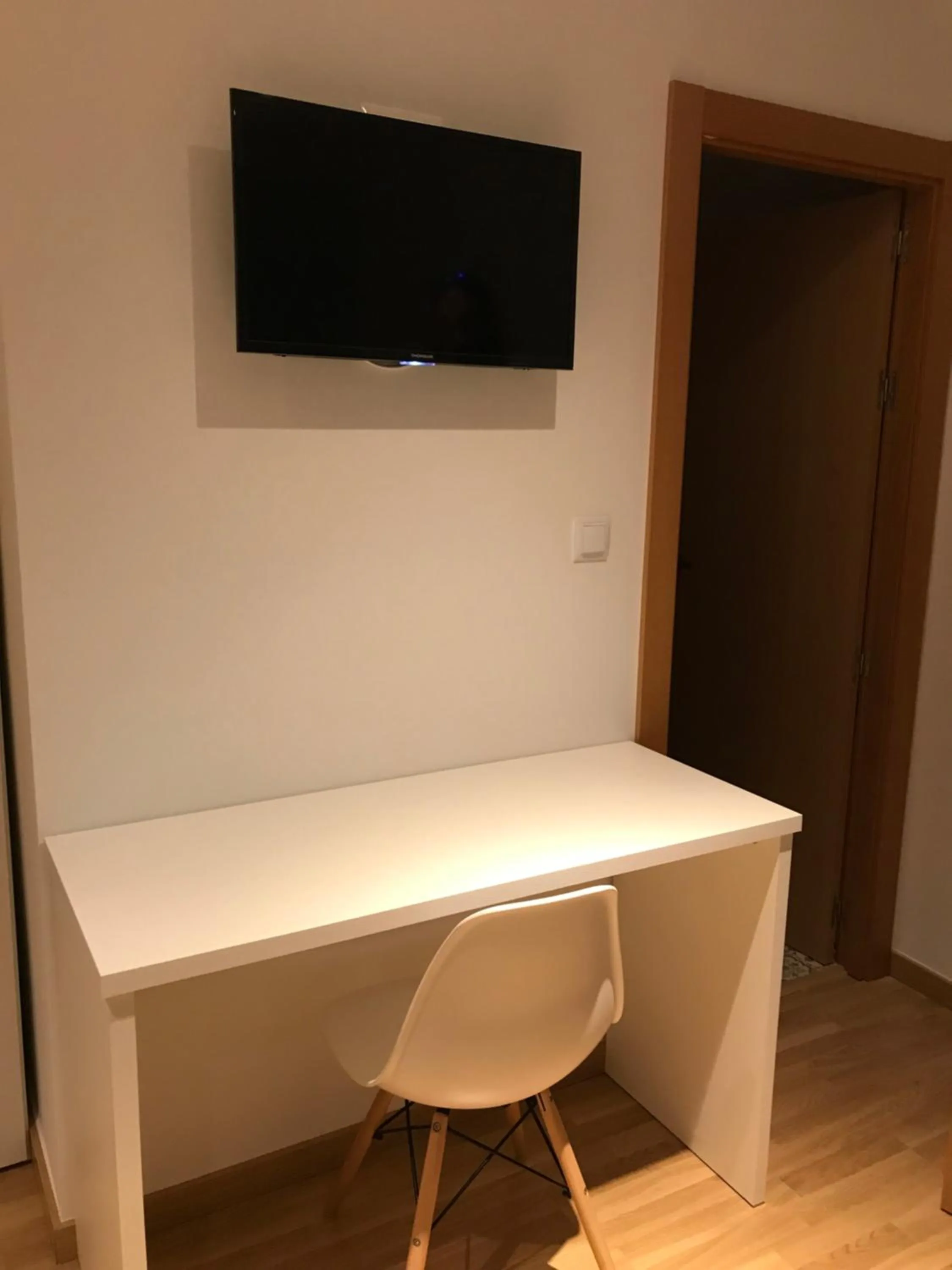 TV and multimedia in Hostal Casiano Camarasa