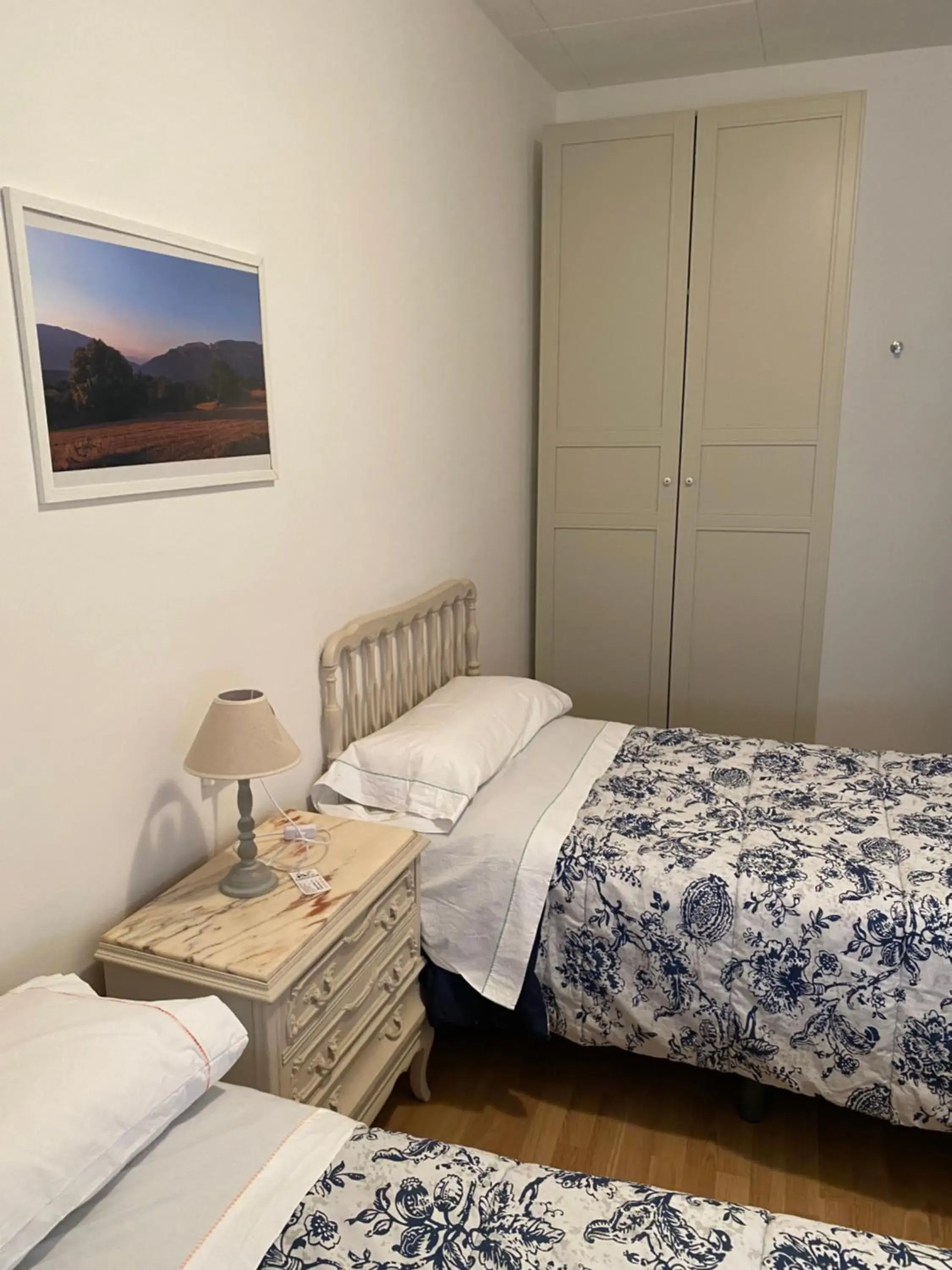 Twin Room with Shared Bathroom - single occupancy in Hostal Casiano Camarasa Twin Room with Shared Bathroom - single occupancy in Hostal Casiano Camarasa