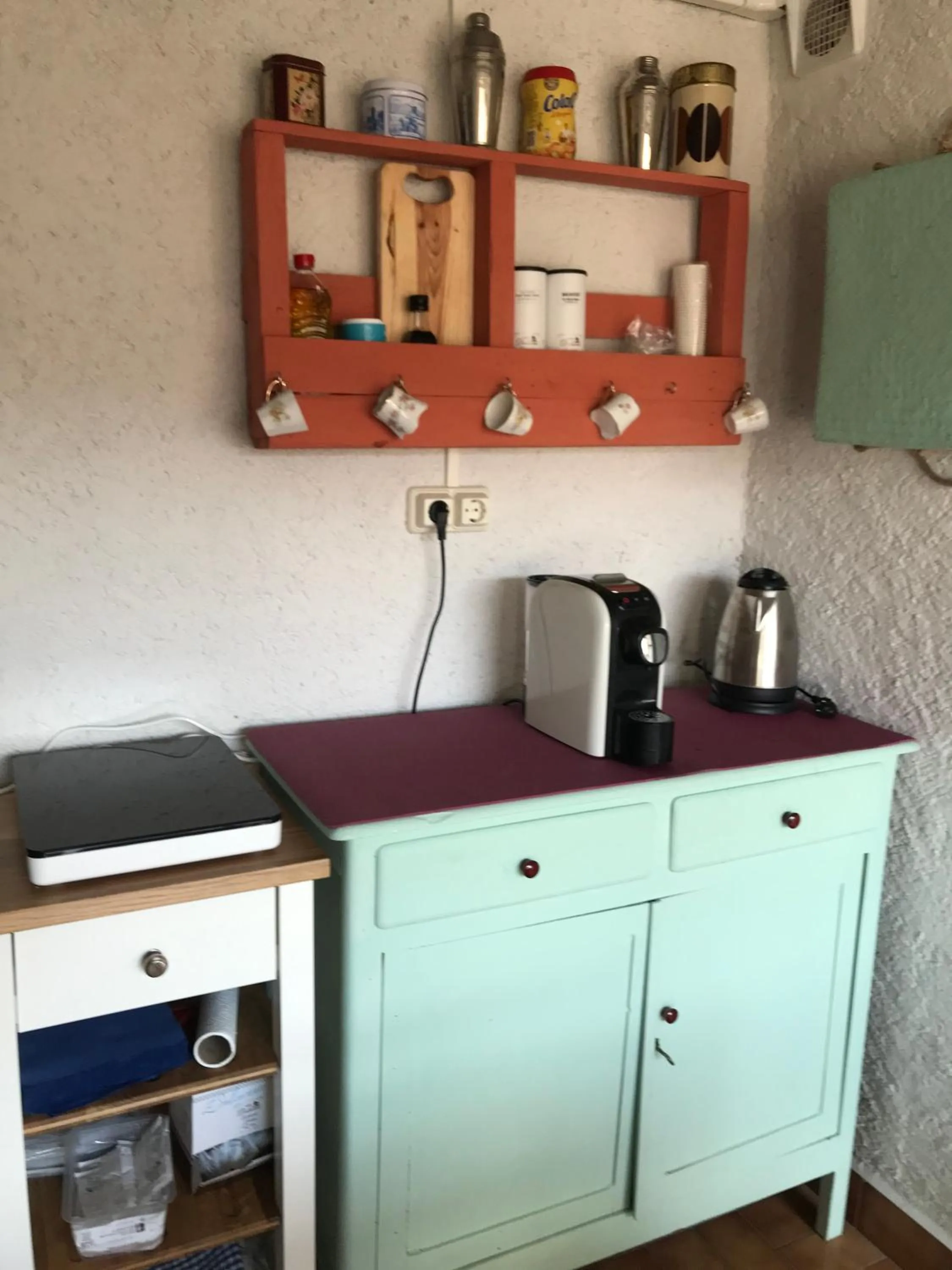 Communal kitchen in Hostal Casiano Camarasa