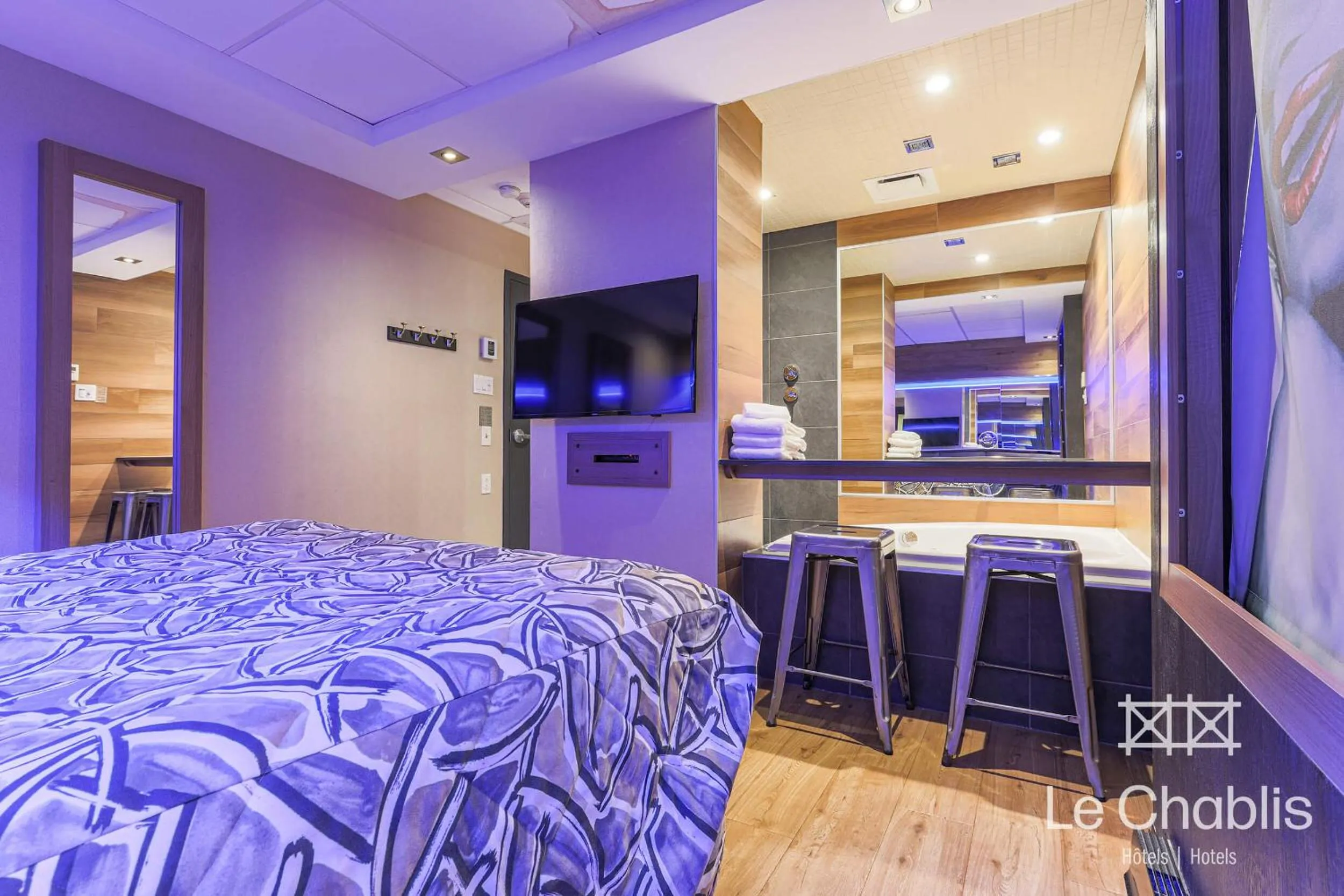 Bed in Hotel Le Chablis Cadillac