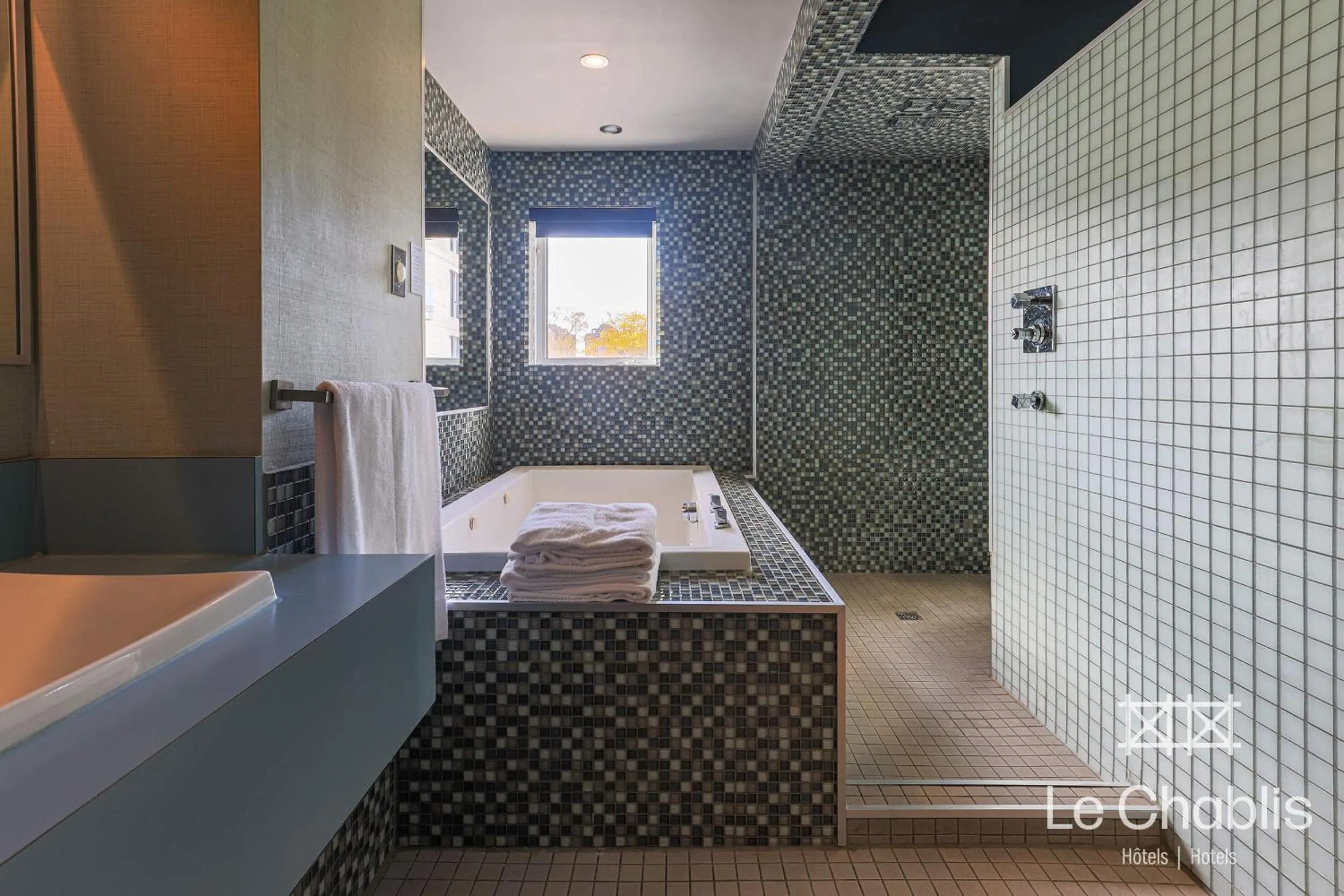 Bed in Hotel Le Chablis Cadillac