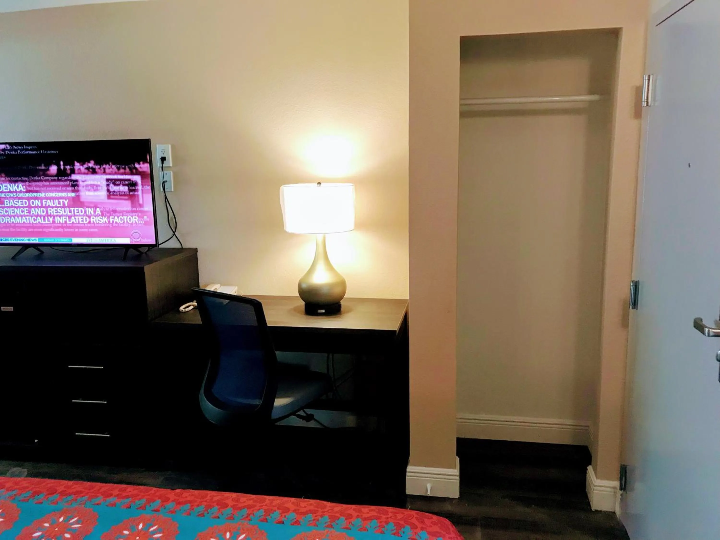 TV and multimedia in Tropical Inn & Suites, downtown clearwater