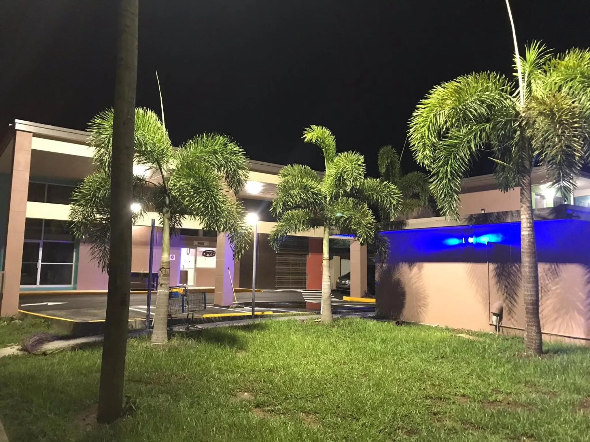 Property building in Tropical Inn & Suites, downtown clearwater