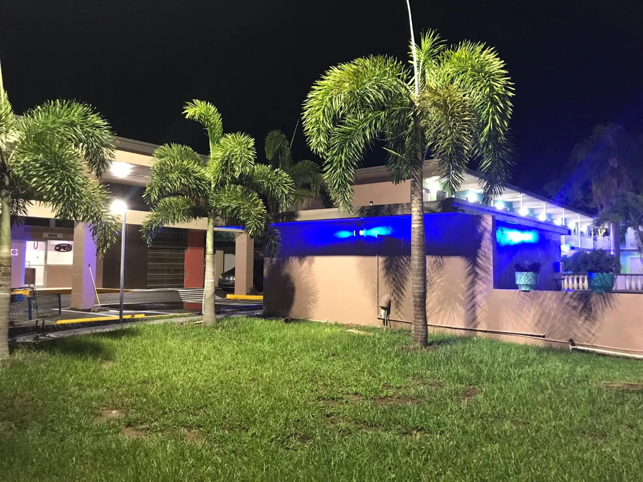 Property building in Tropical Inn & Suites, downtown clearwater