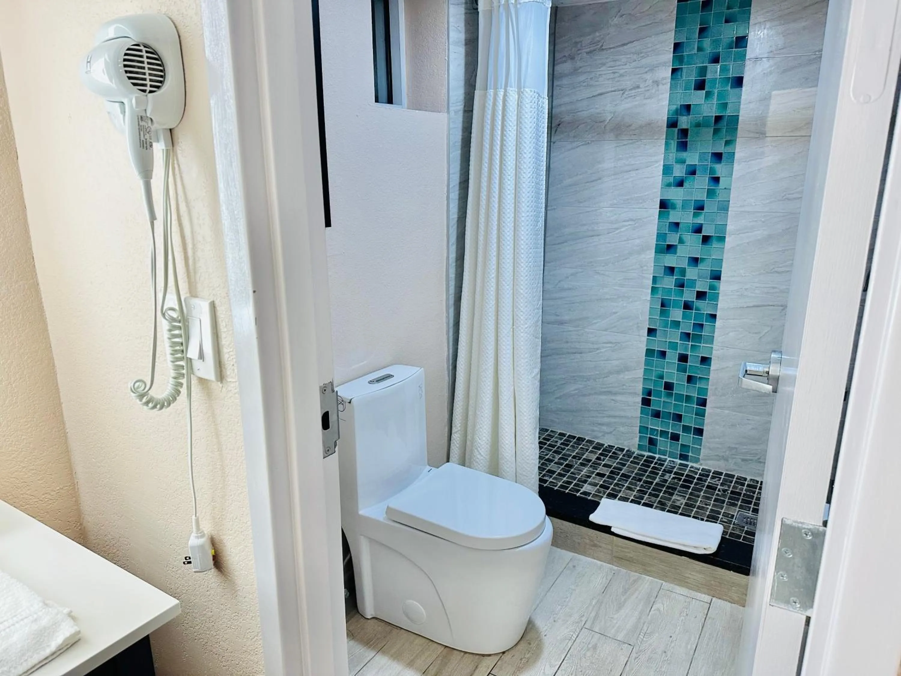 Bathroom in Tropical Inn & Suites, downtown clearwater