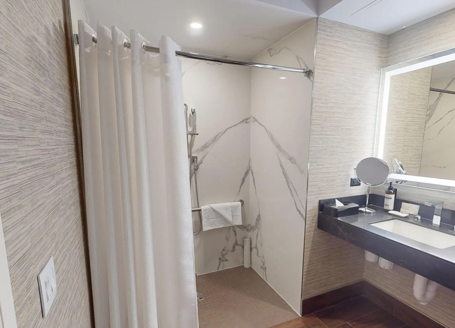 Shower in Hyatt Regency Calgary