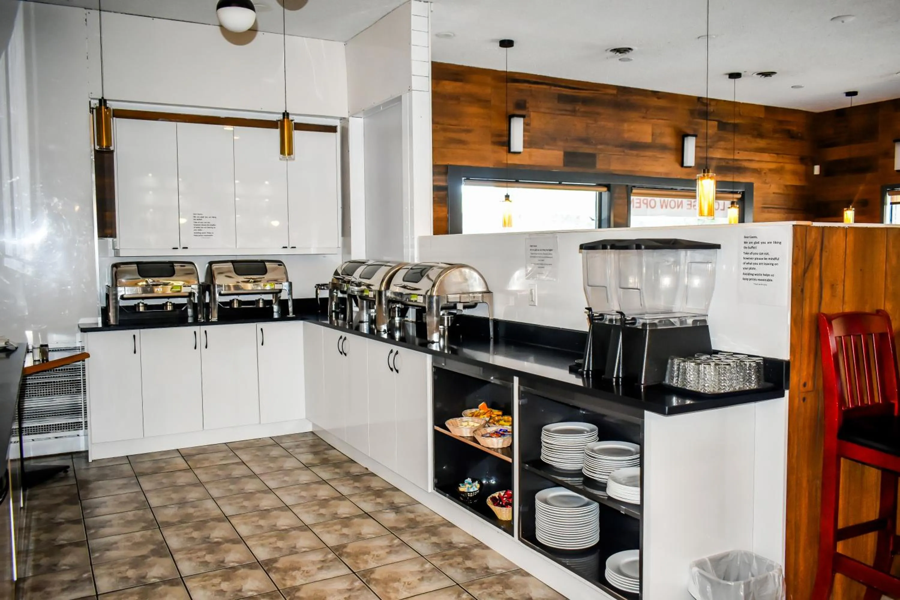 Restaurant/places to eat in Days Inn by Wyndham Sylvan Lake