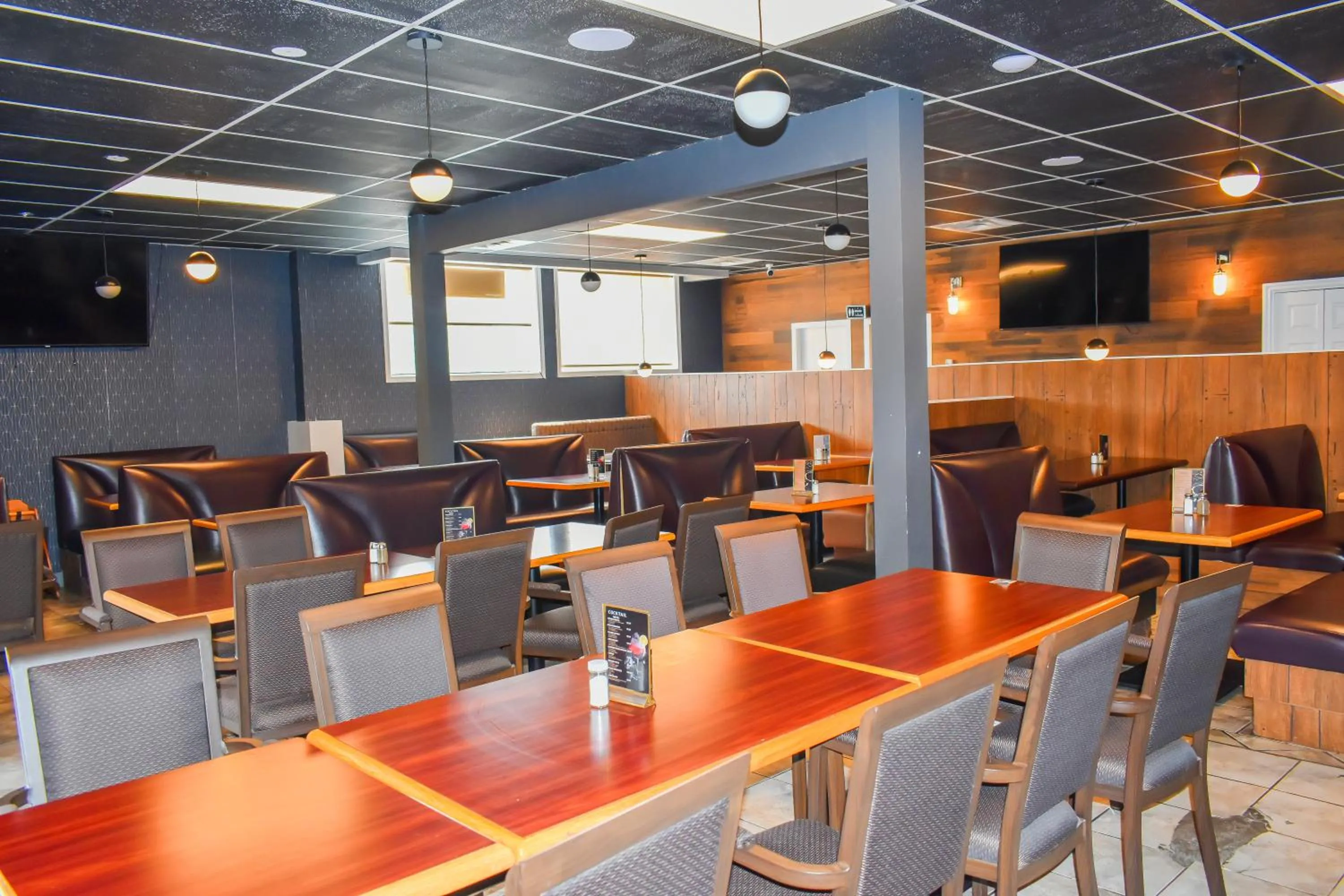 Restaurant/places to eat in Days Inn by Wyndham Sylvan Lake