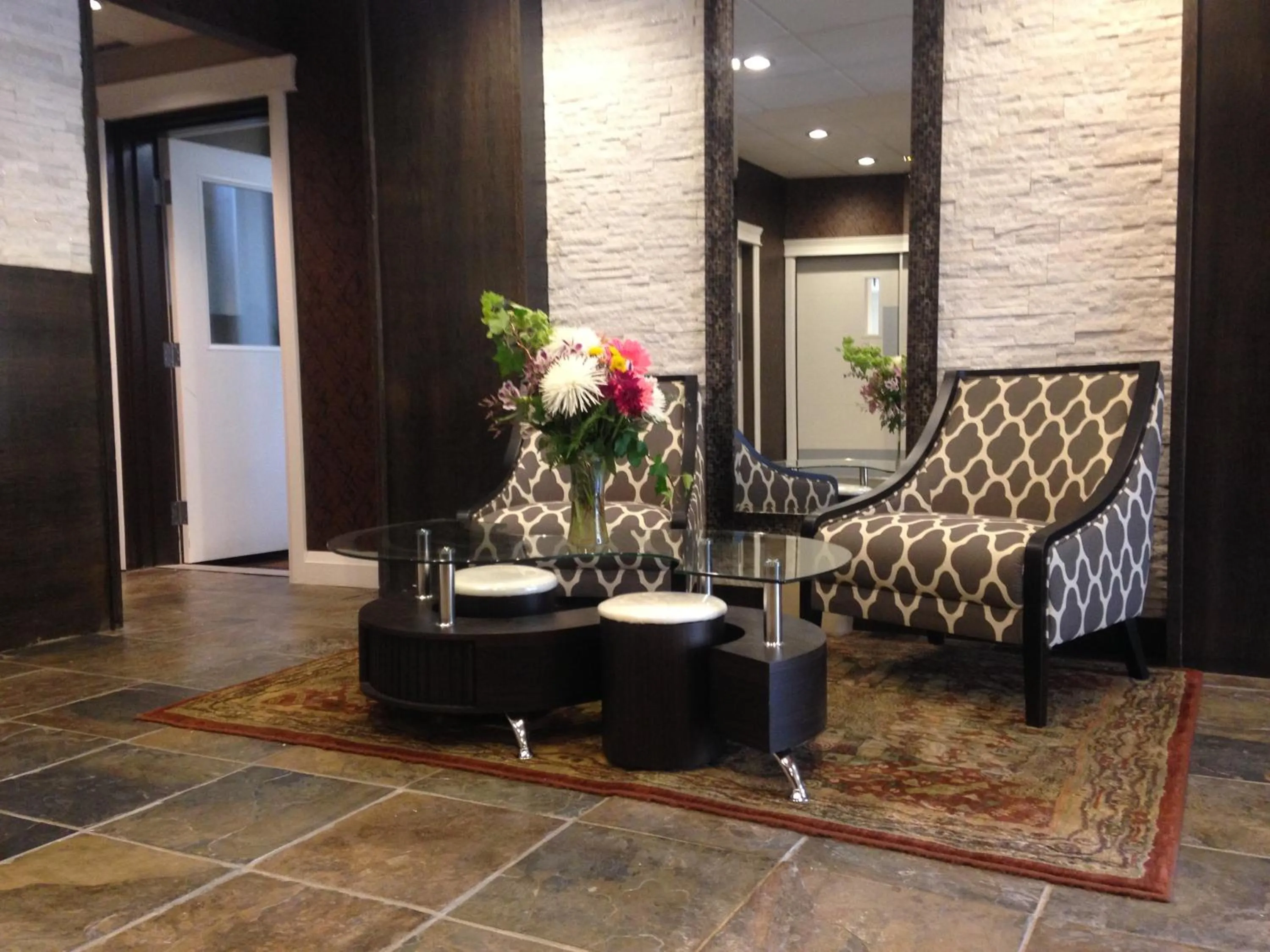 Facade/entrance in Days Inn by Wyndham Sylvan Lake