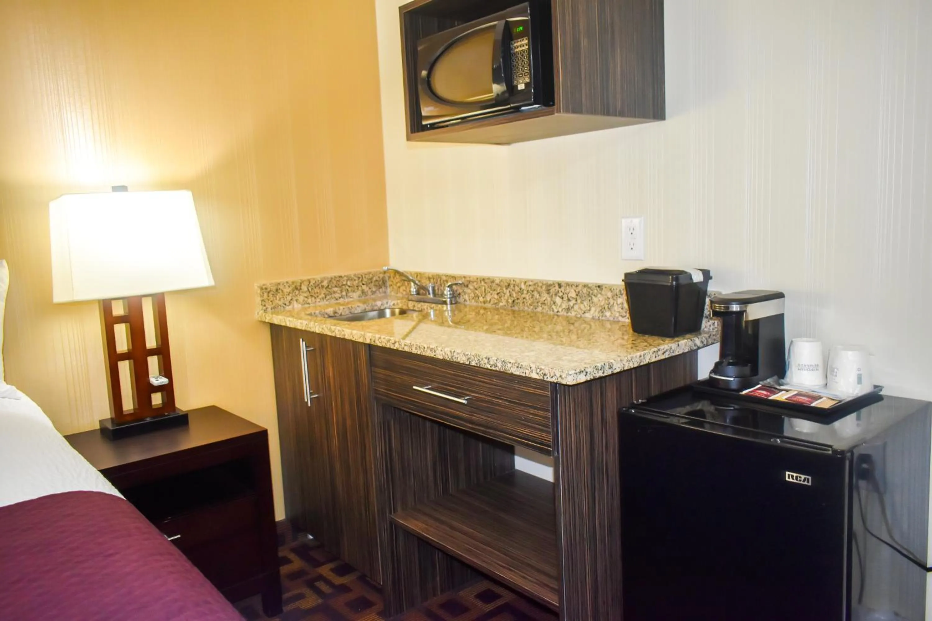 Days Inn by Wyndham Sylvan Lake