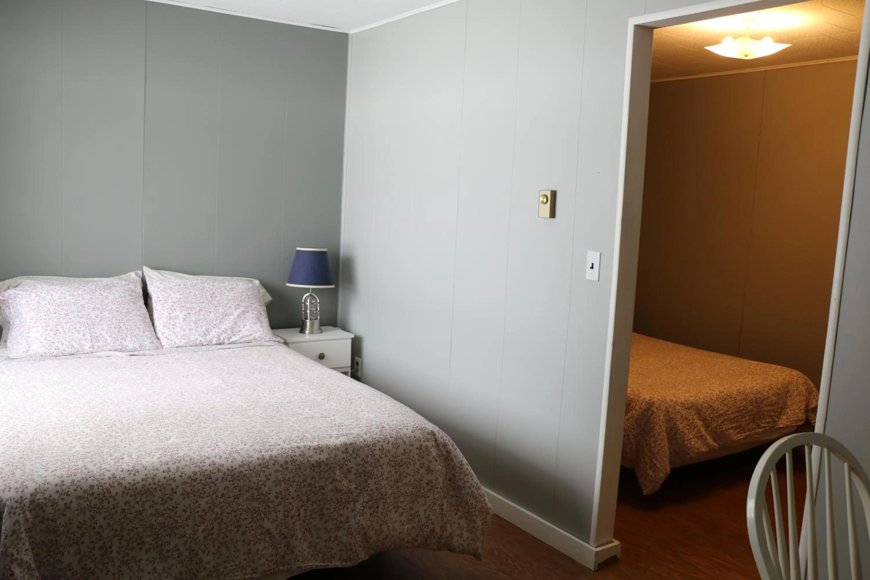 Bed in Jasper Way Inn Resort & Campground