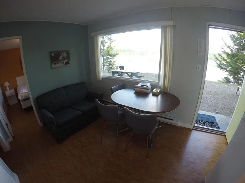 Dining area in Jasper Way Inn Resort & Campground
