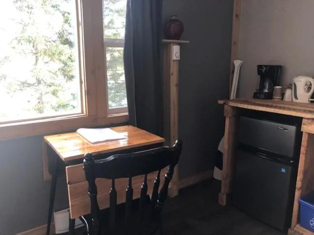 Dining area in Jasper Way Inn Resort & Campground